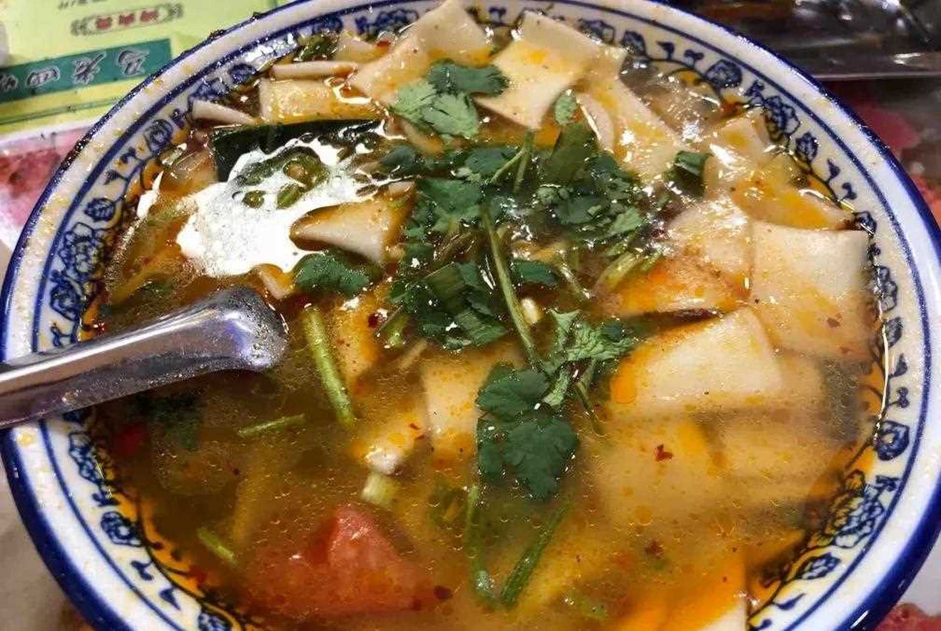 典型的西北美食:烤羊肉,烤毛肚,羊肉尕面片[舔屏][舔屏][舔屏]