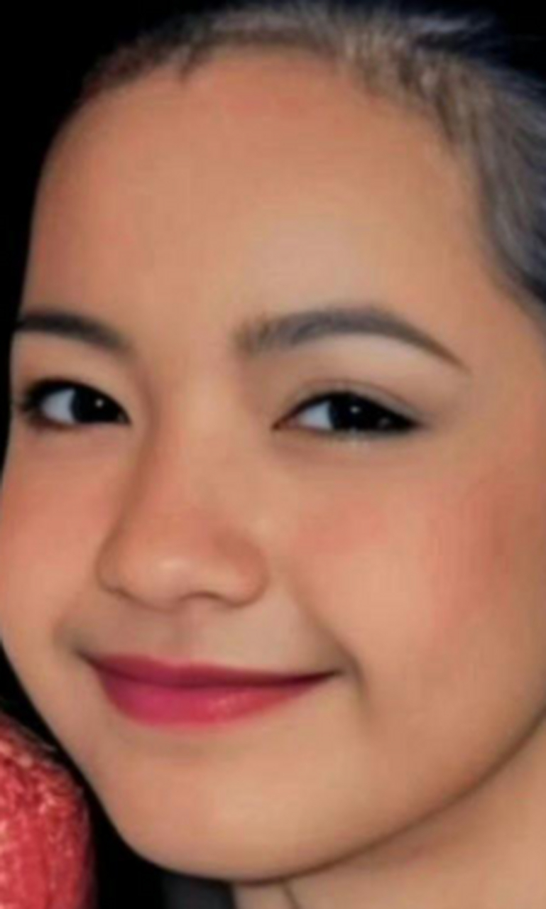 丽莎童年时的照片,真的是等比例长大的啊