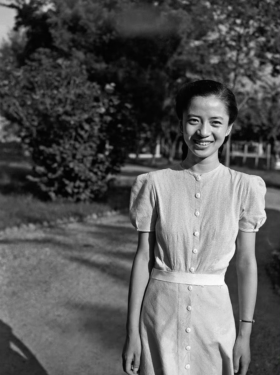 1948年10月,中国美术大师常书鸿与女儿常沙娜来到美国,拜访了著名教授