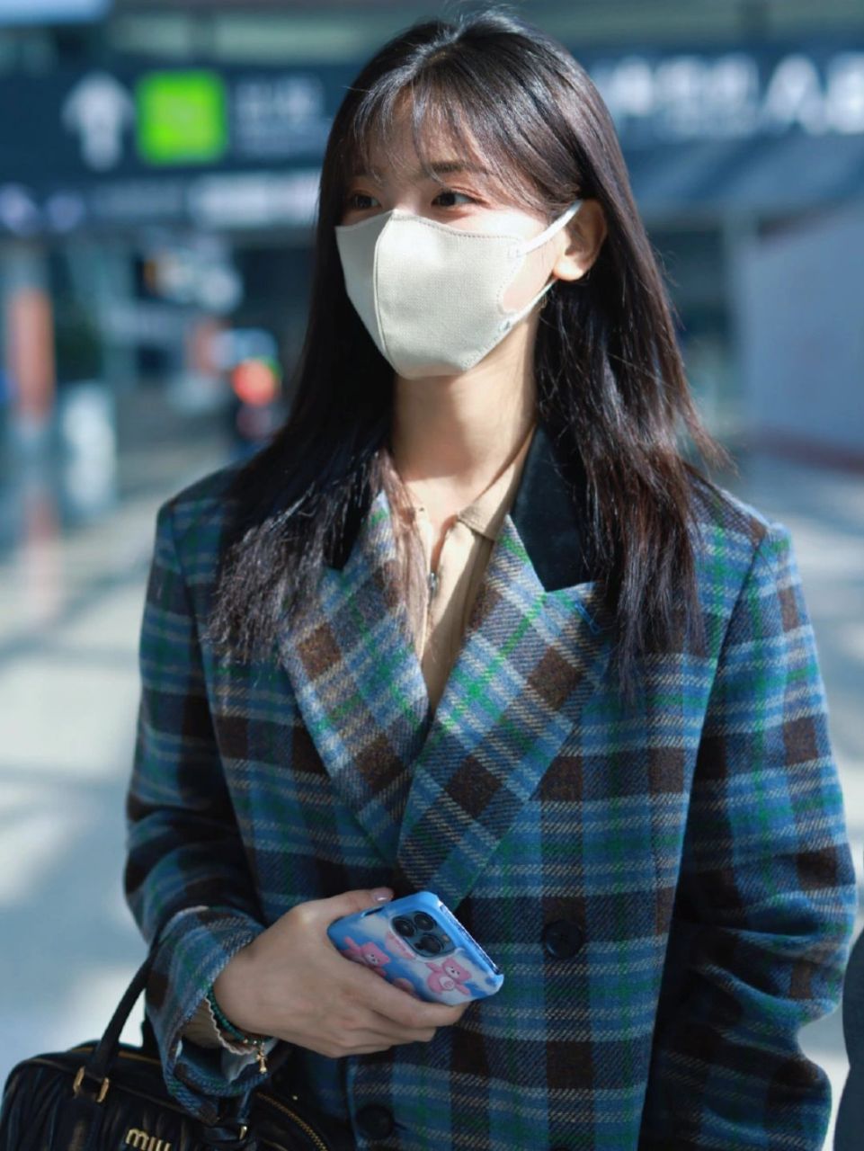 杨超越11.15上海机场照