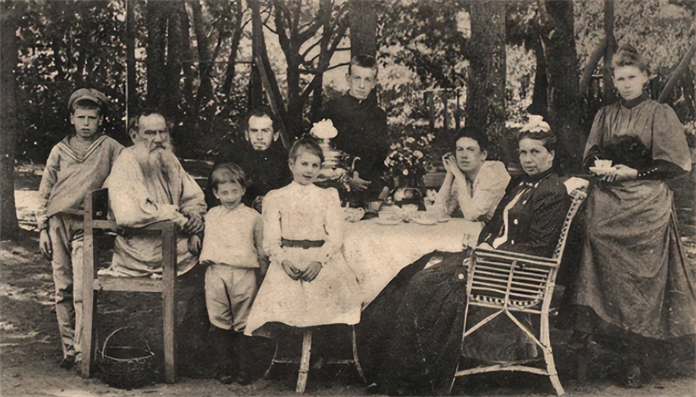 1862年,文学巨匠托尔斯泰,向18岁的索菲亚求婚.