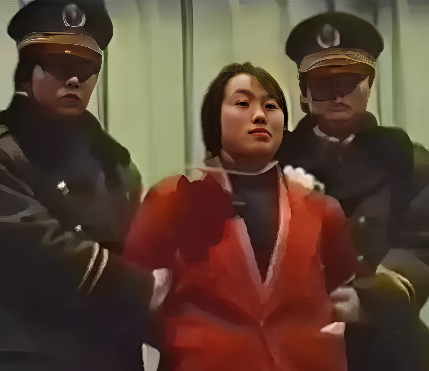 上世纪90年代,秦焕霞被判死刑时,女孩看上去老了 她还年轻,但她的生命