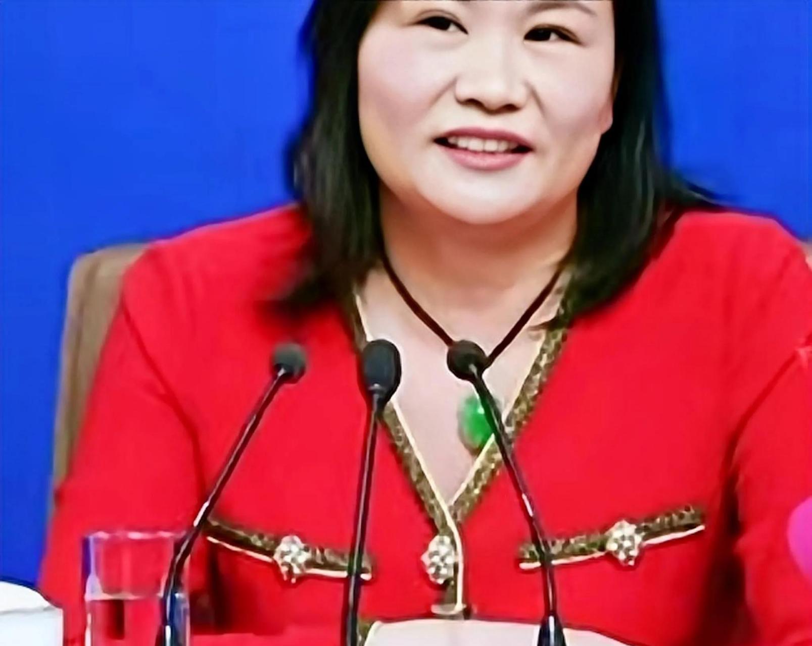 中国十大女富豪排行榜  十,程雪,293亿元主营公司,海天味业被称为酱油