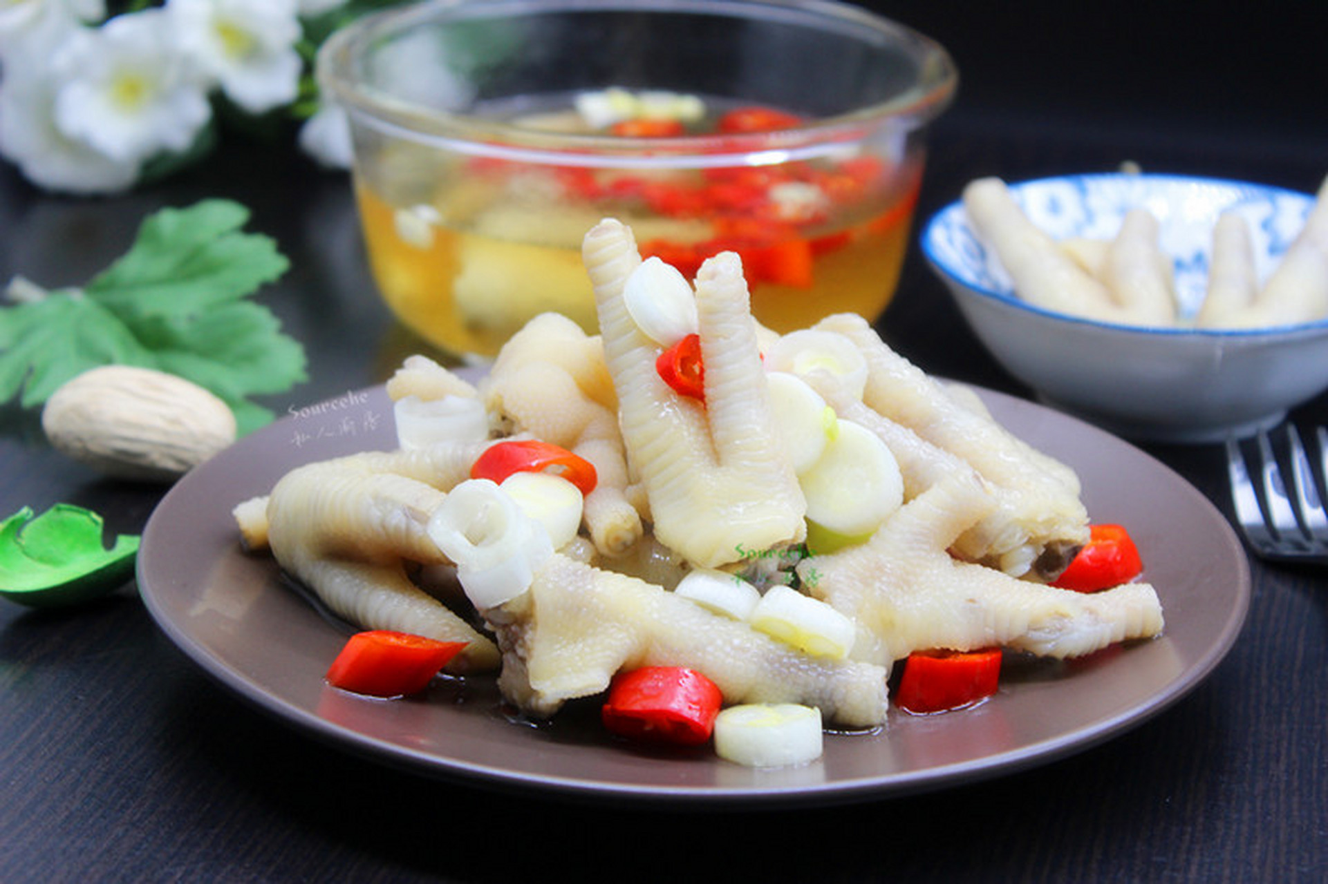 白云凤爪  重阳节登山少不了零食,白云凤爪所选,爬白***,啃白云凤爪是