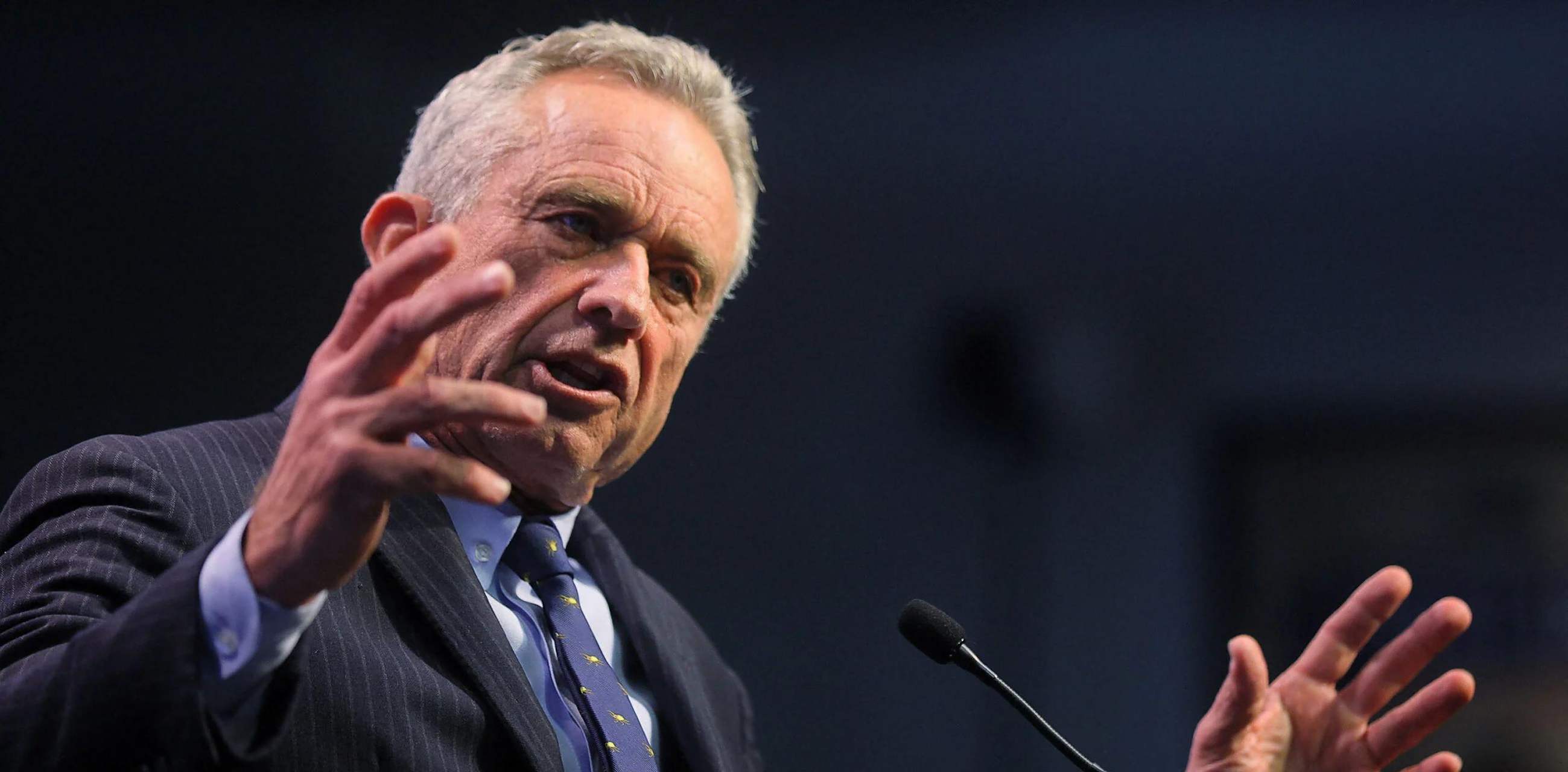 美国向中国学习  肯尼迪的侄子小罗伯特·肯尼迪近期连续举行多次演讲