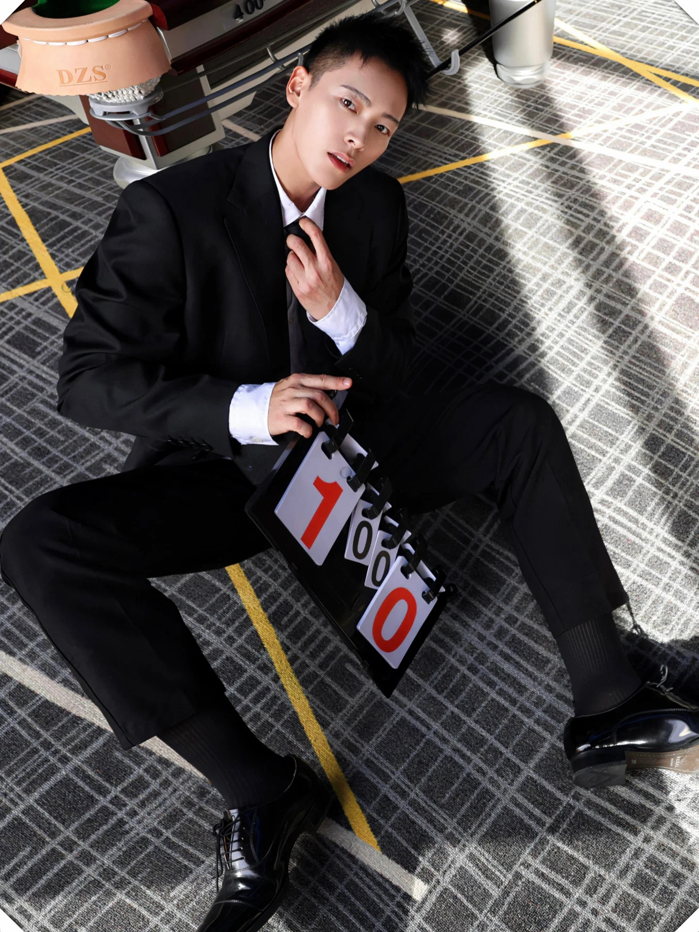 "进球要快,姿势要帅" 男生拍台球写真可以有多帅 今天