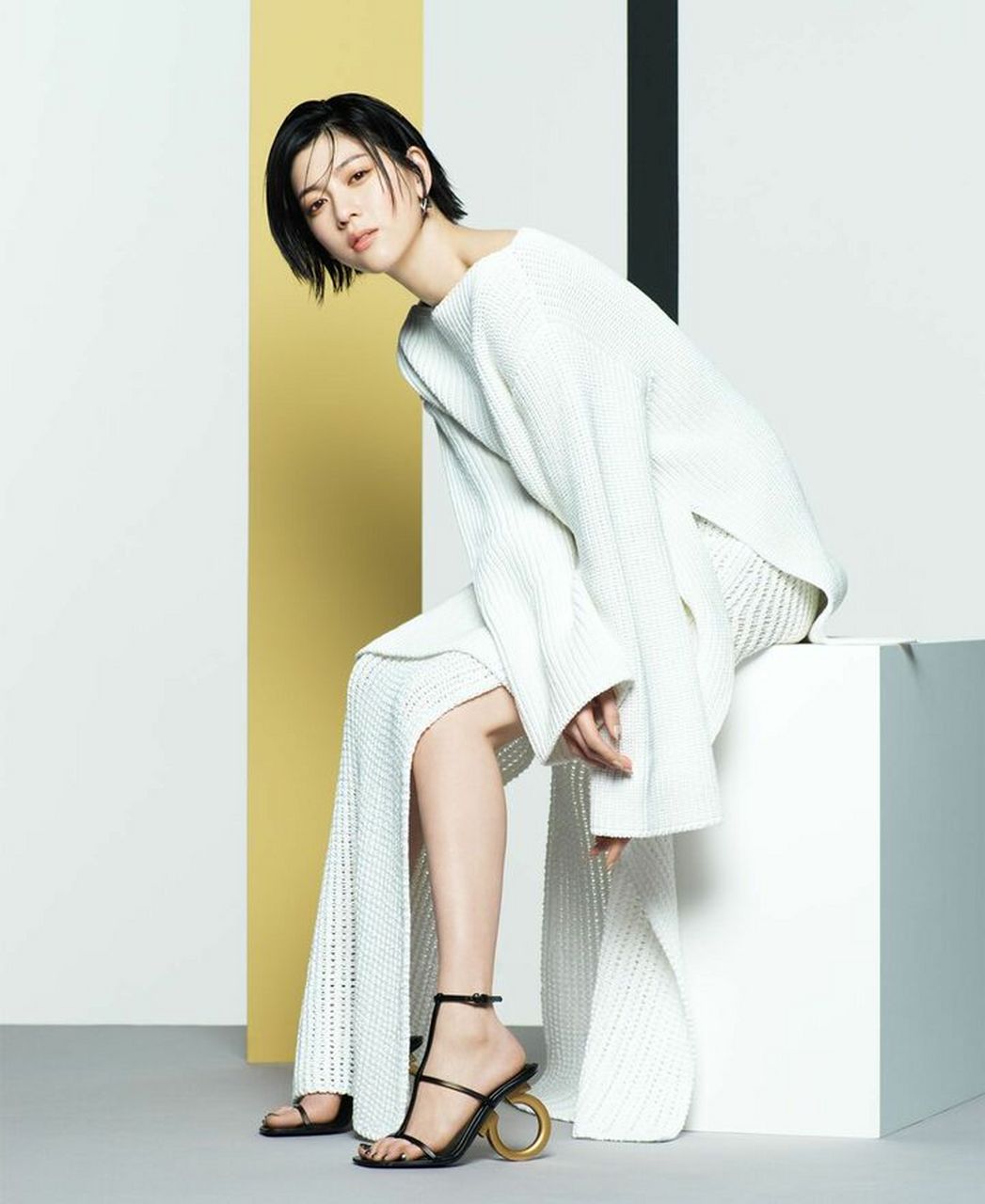 曾经是周杰伦mv中女主三吉彩花,将"ferragamo"穿出脱胎换骨之美!