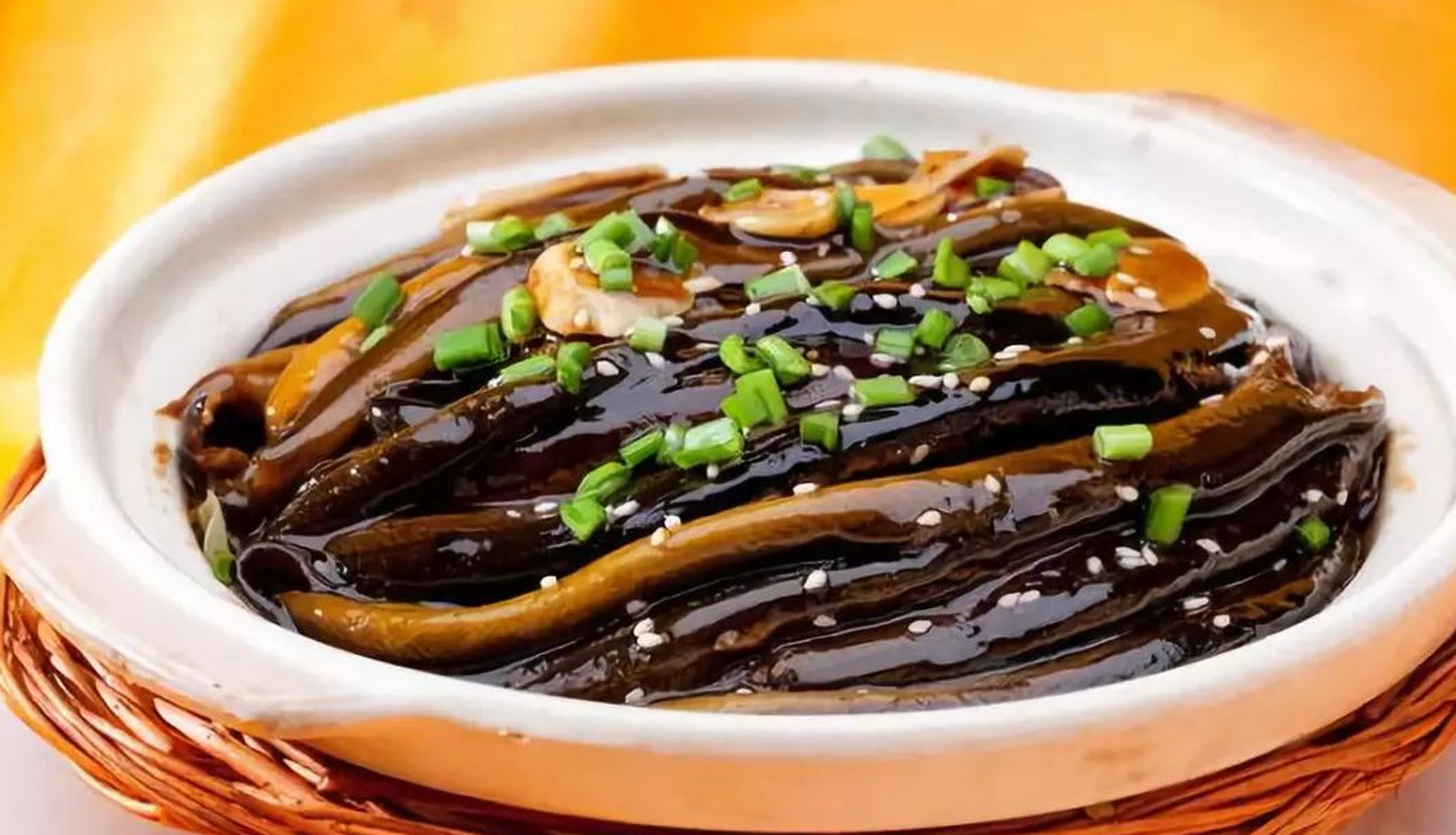 中国国宴超级好吃的经典名菜 软兜鳝鱼 软兜长鱼又称软兜鳝鱼,是