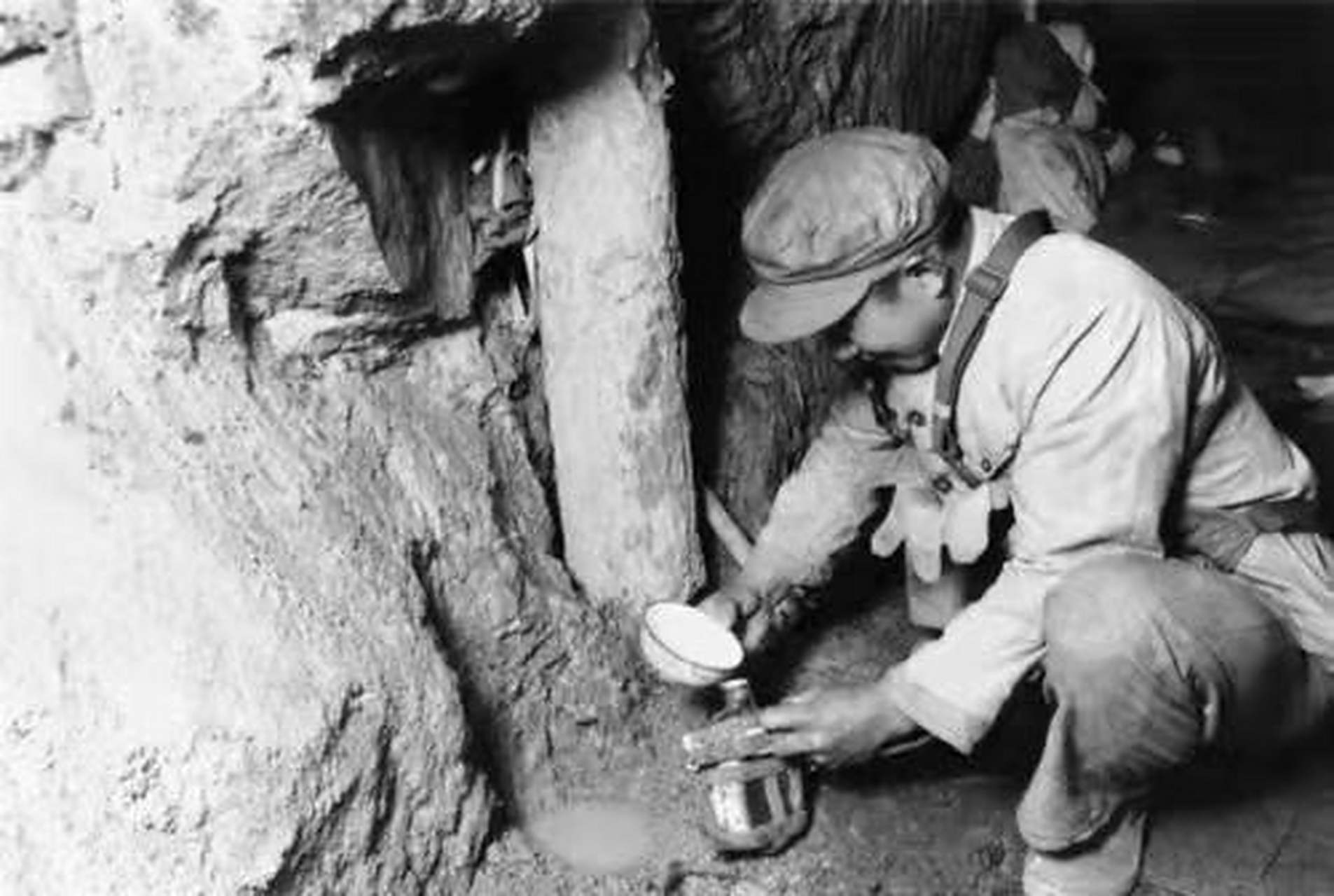 上甘岭战役第二阶段,即"坑道斗争"与大反击的准备阶段,是整个战役中最