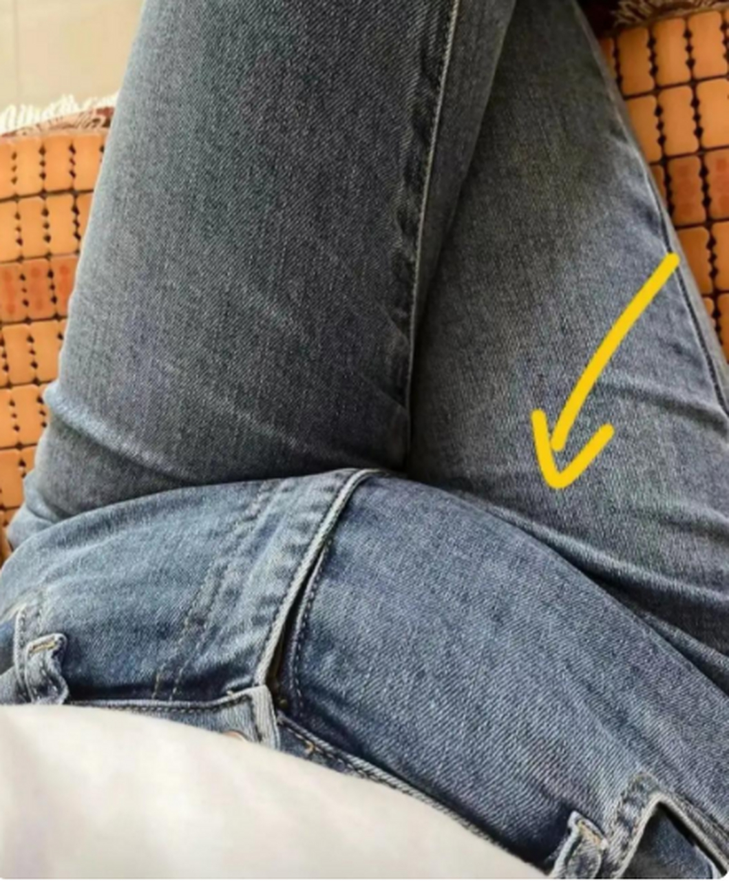 我想知道没怀孕,为什么有些女生的小肚子这么鼓,想不明白!