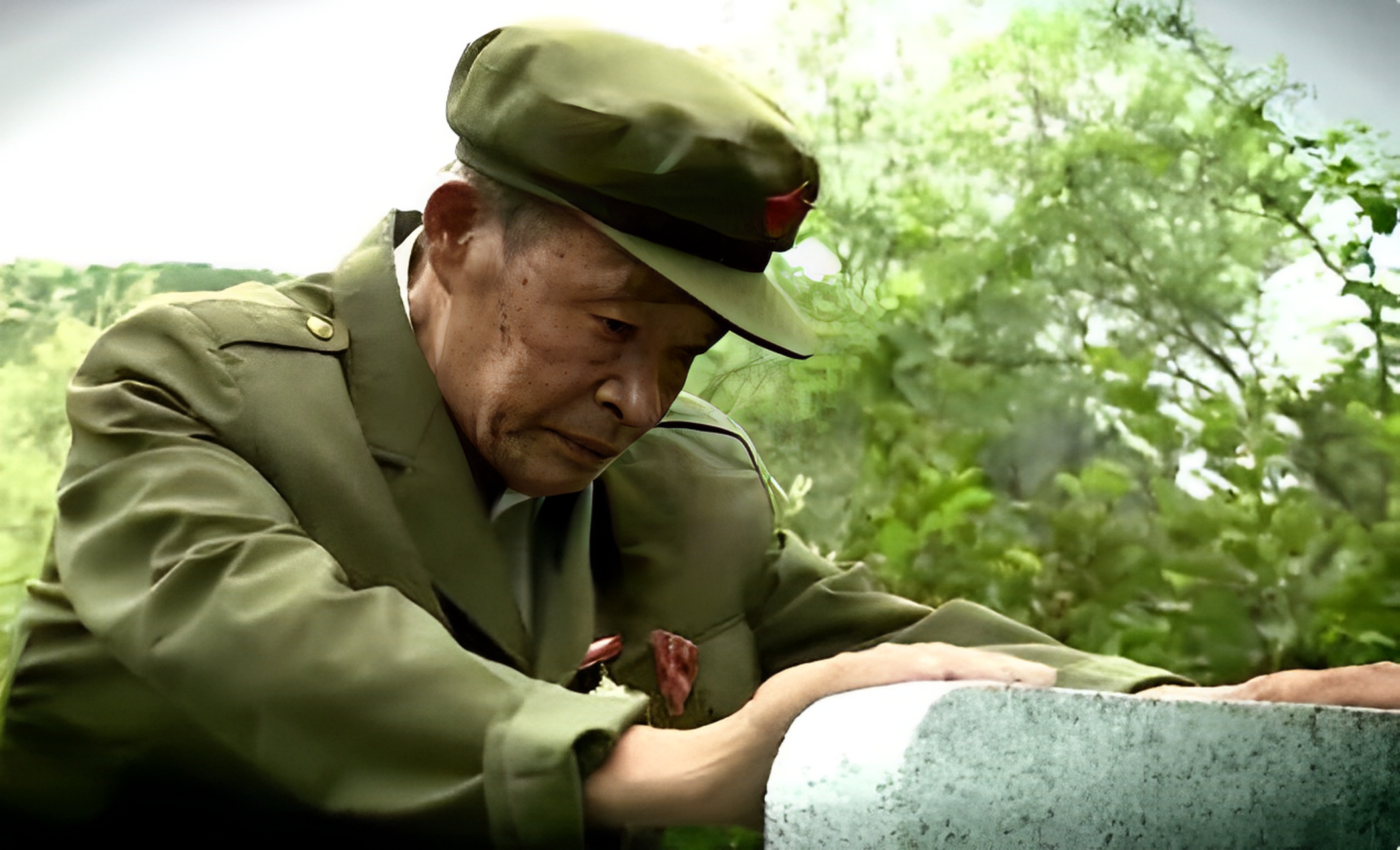 当时,17岁的高俊忠和吴明玉在完成一次突击任务后正准备撤退,但高俊