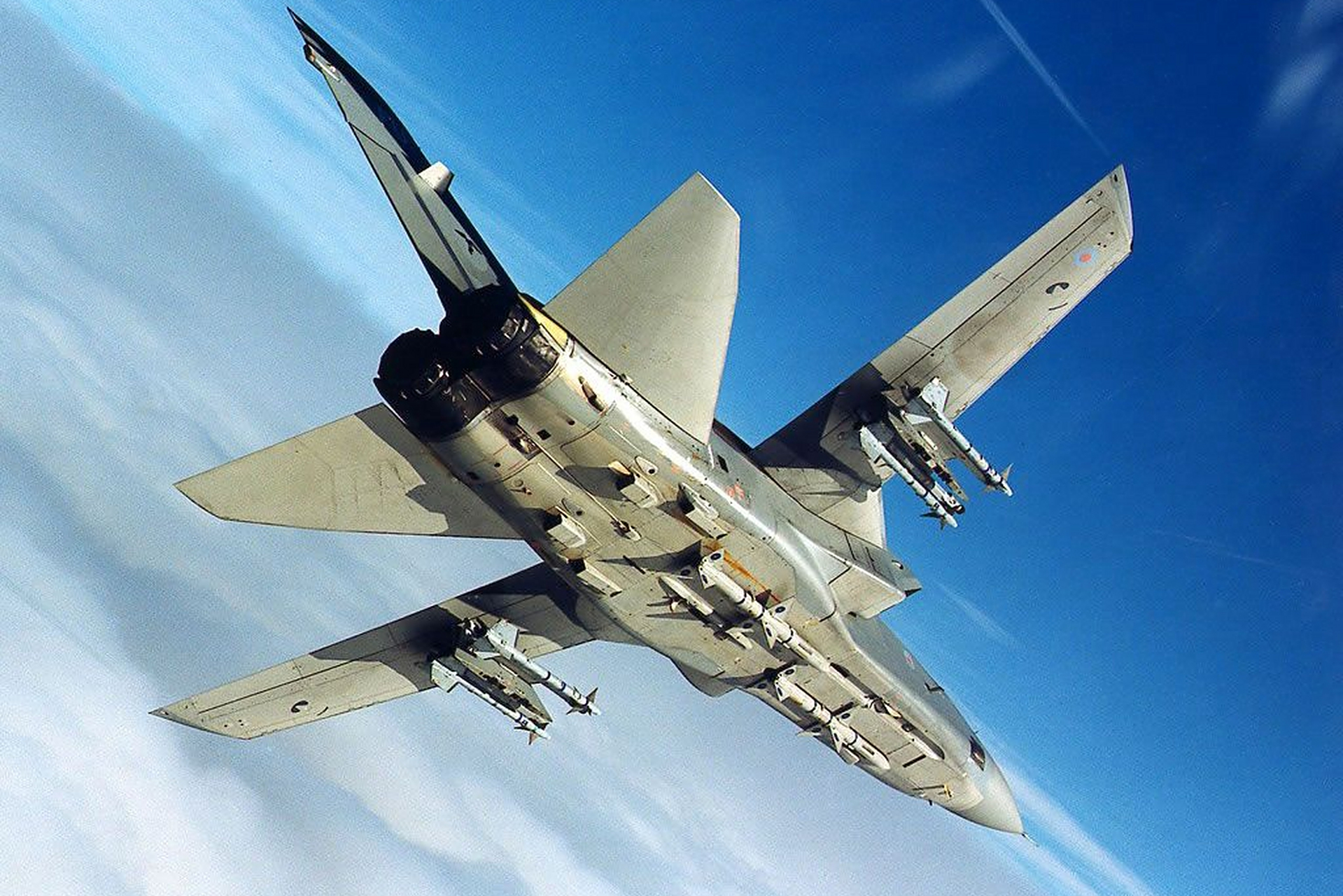 狂风战斗机是英国,德国和意大利联合研制生产的战斗机,主要有3个型号