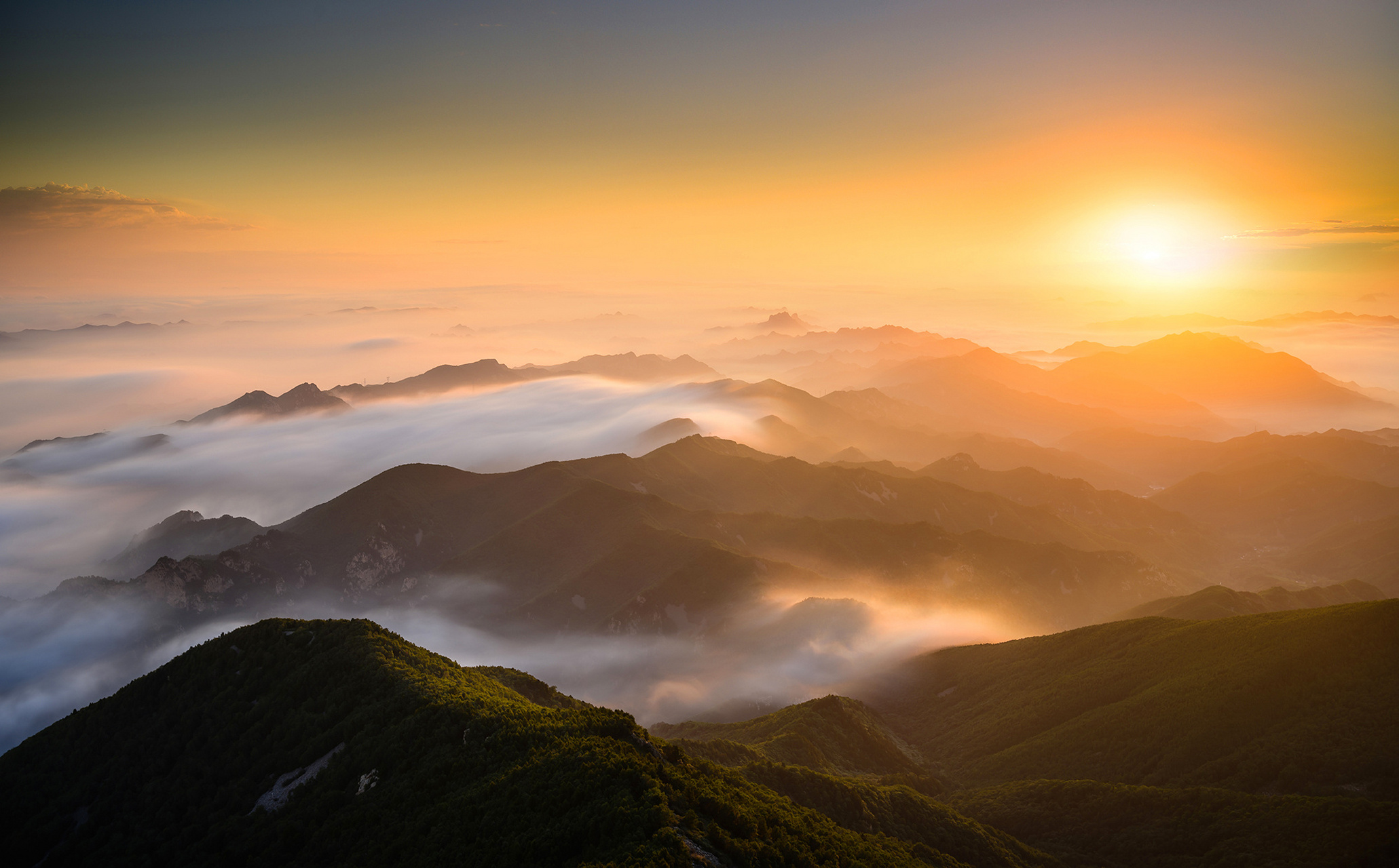 距离北京不远,交通方便的河北雾灵山景区,是夏日的度假好地方,深受