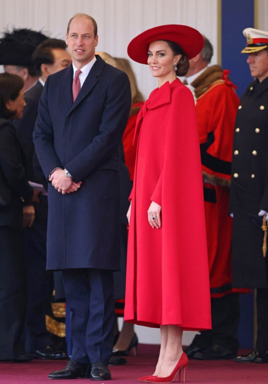 威尔士亲王夫妇和韩国总统夫妇合照.