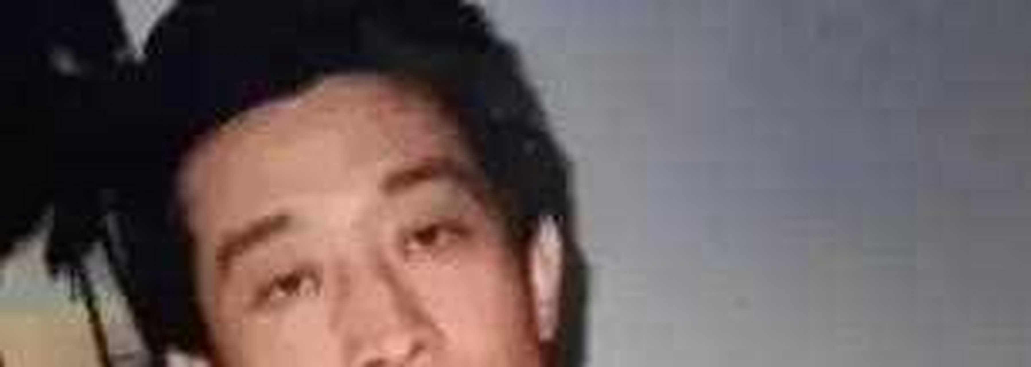 1996年,"京城第一小混混"白小航在一家夜总会喝多了,对着向华强就是一