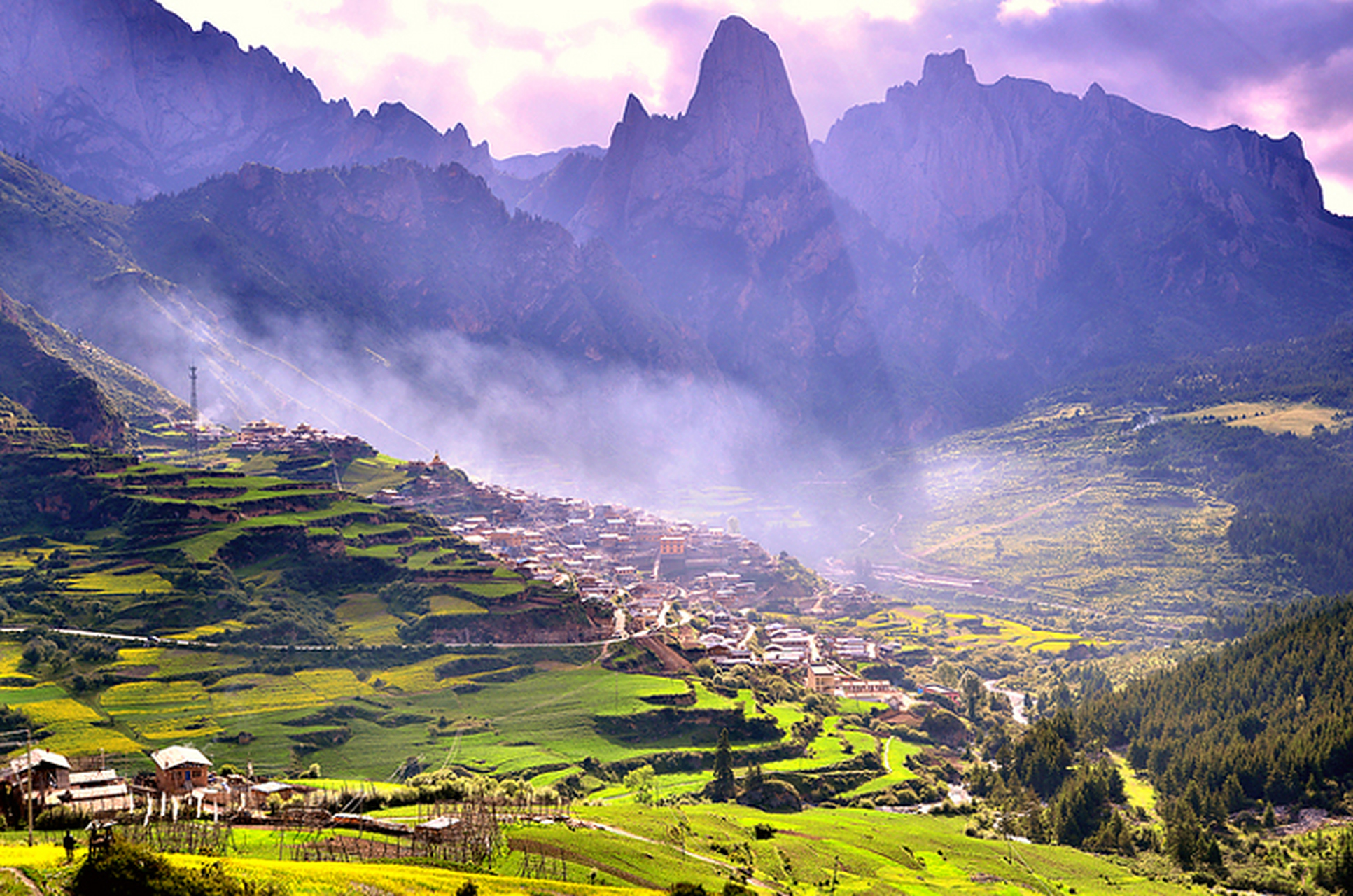 旅拍地推荐——甘肃扎尕那 扎尕那的秋天,缱绻在群山层林,夕阳西下中