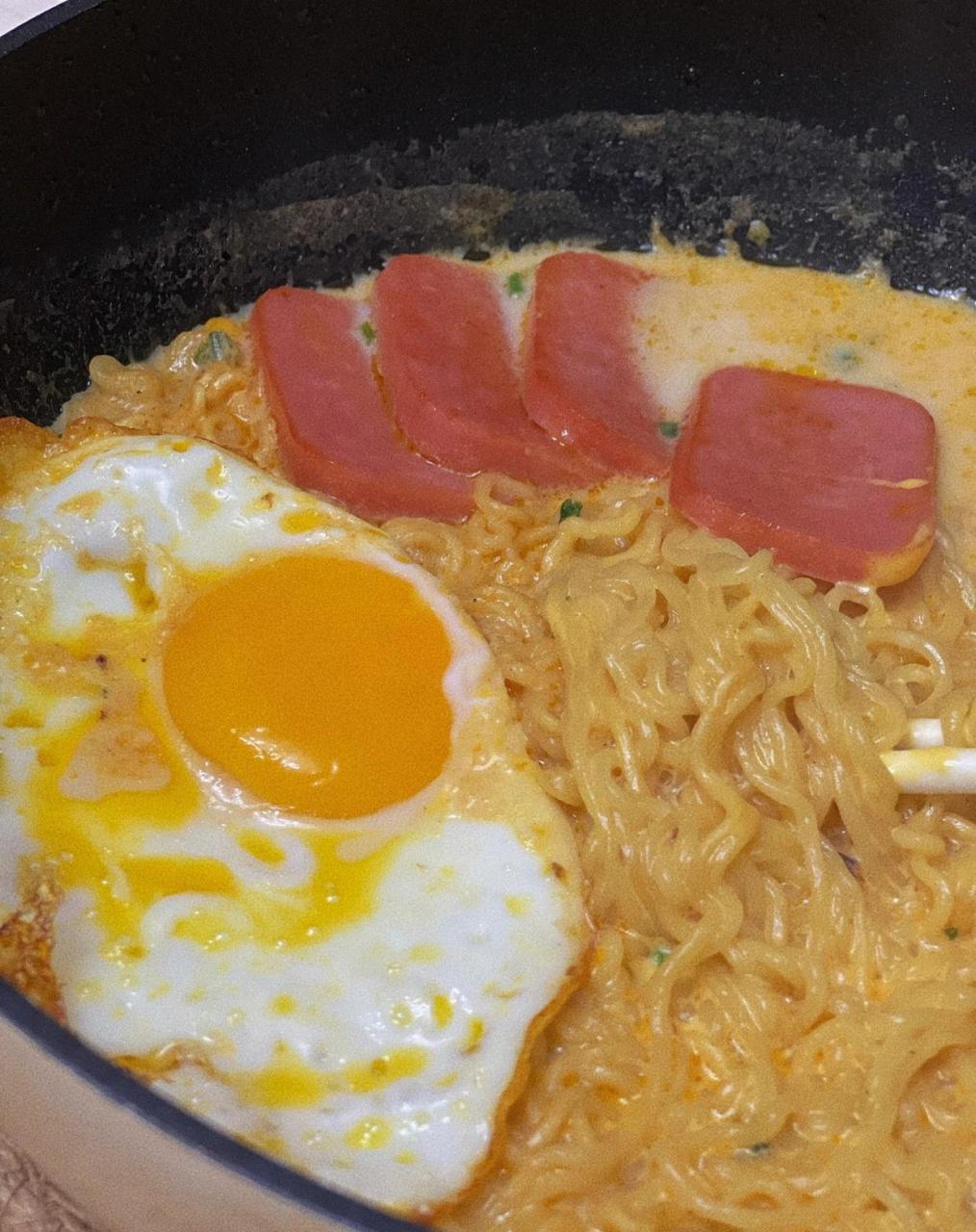 牛奶芝士泡面奶香浓郁好吃到跺脚啊啊啊! 今天打开了泡面的新世界!