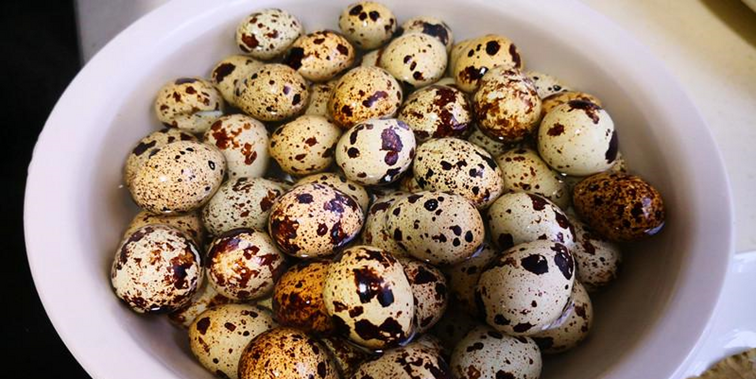 导语:煮鹌鹑蛋时,最忌加水一直煮,多加这1步,香嫩入味,壳一碰就掉 "