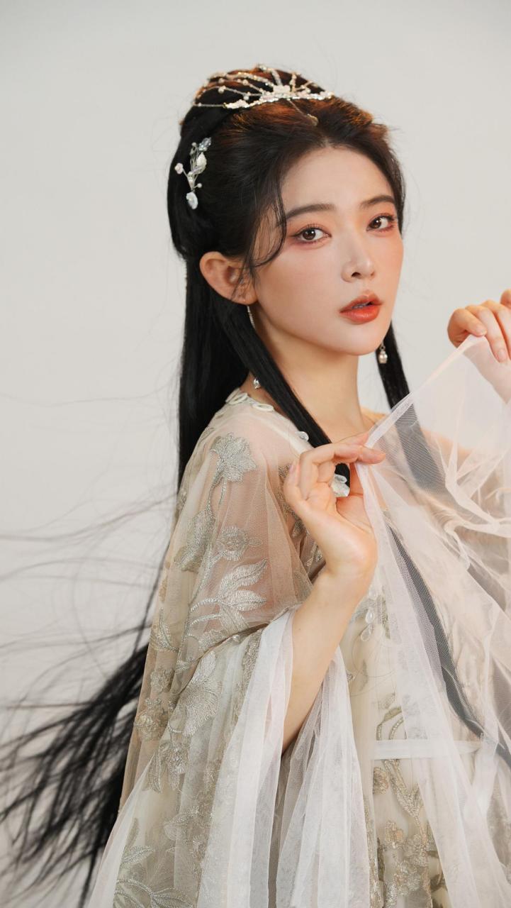 杨伊墨短剧成曦曲古风穿搭大赏.像黑化,都好帅,这张眼神好有杀伤力啊.