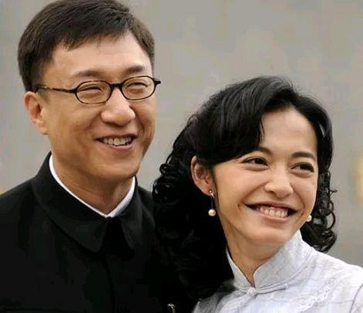 2008年拍《潜伏》时,孙红雷觉得姚晨演技不行,张嘴骂道:"你个榆木脑袋