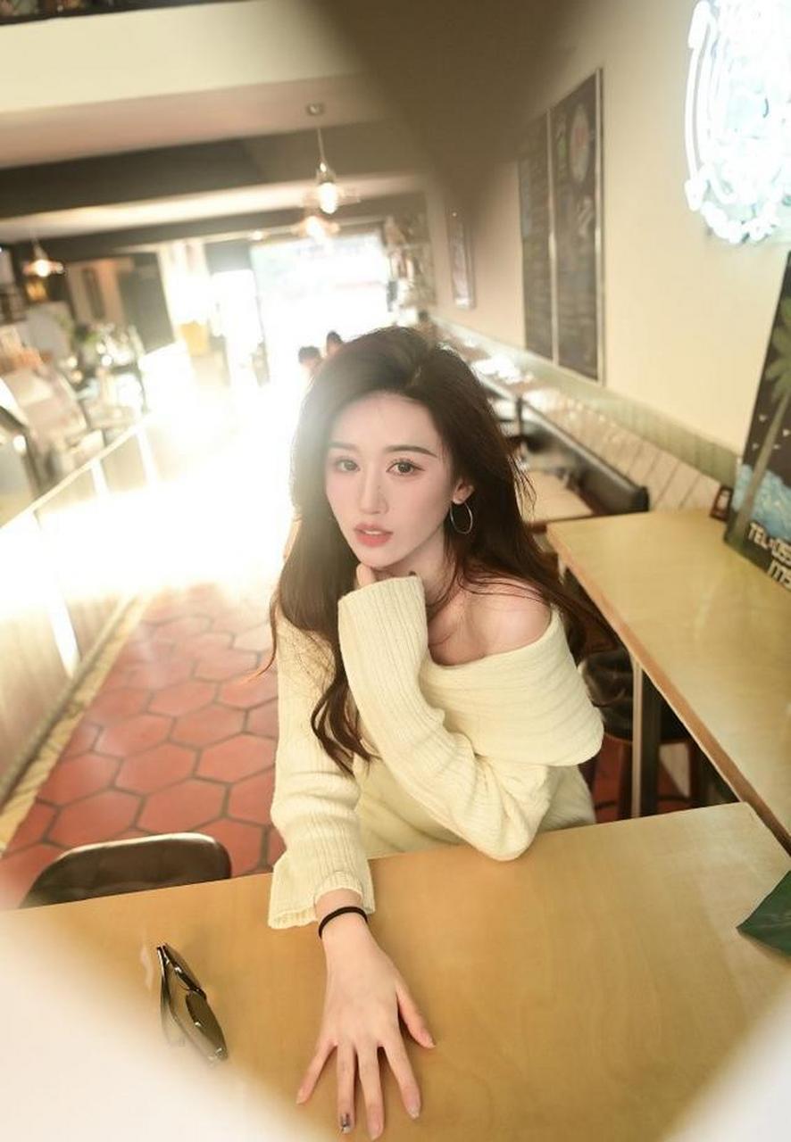 中南大学美女于典迷人美照欣赏,真可爱啊