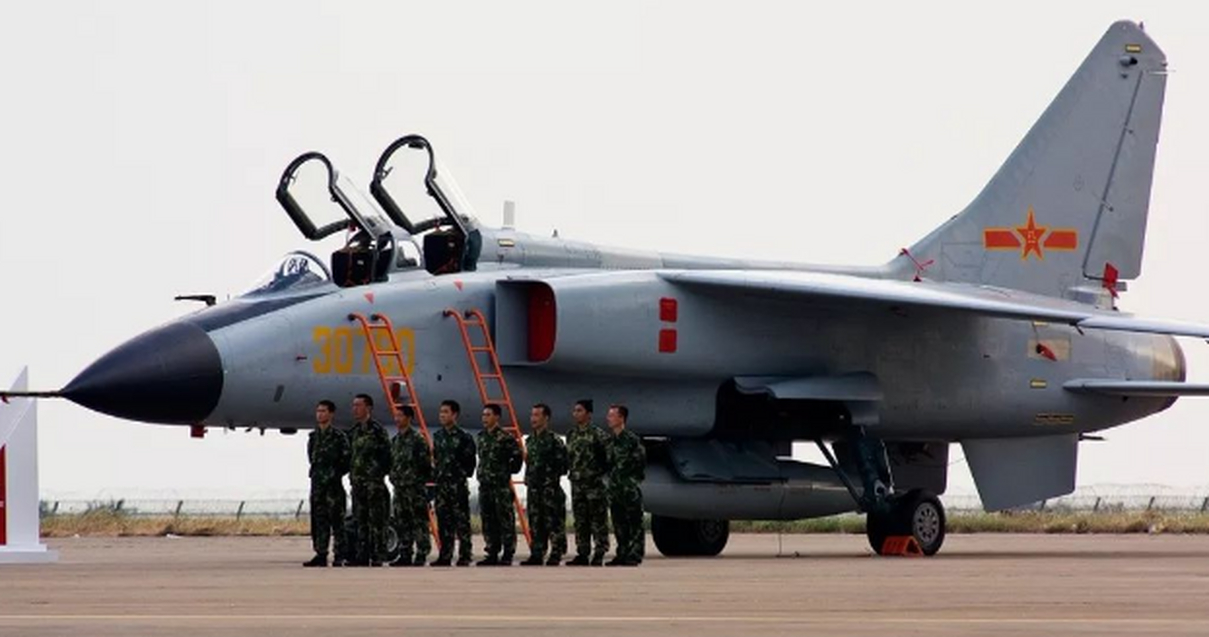 德专家:"飞豹"歼轰7a疑似现身平壤!"冲天飞豹"真的入朝了?