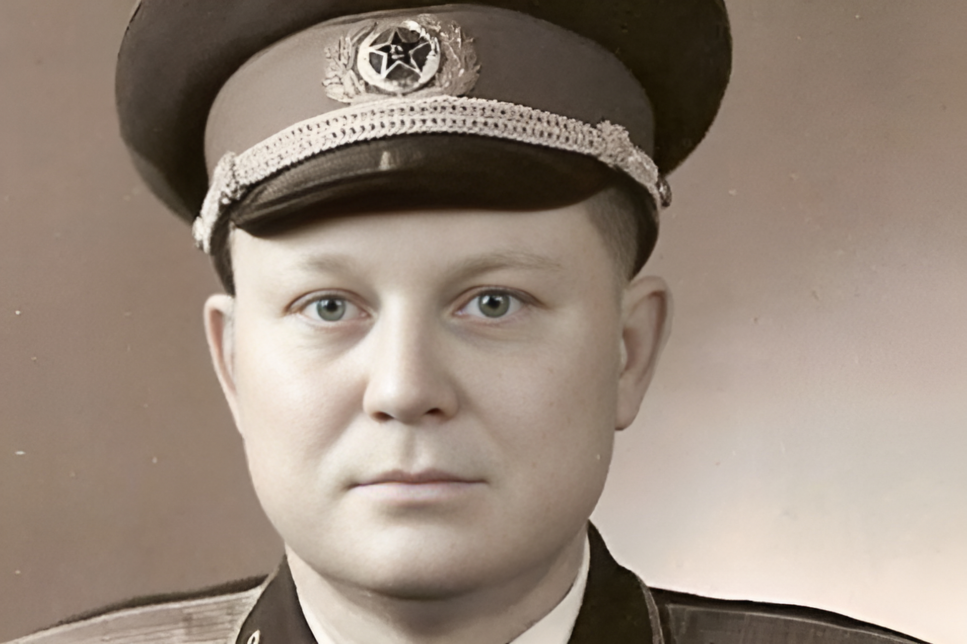 他叫马尔戈夫,是开国少将,1962年却带着"6万人"叛逃苏联,致使当时新疆