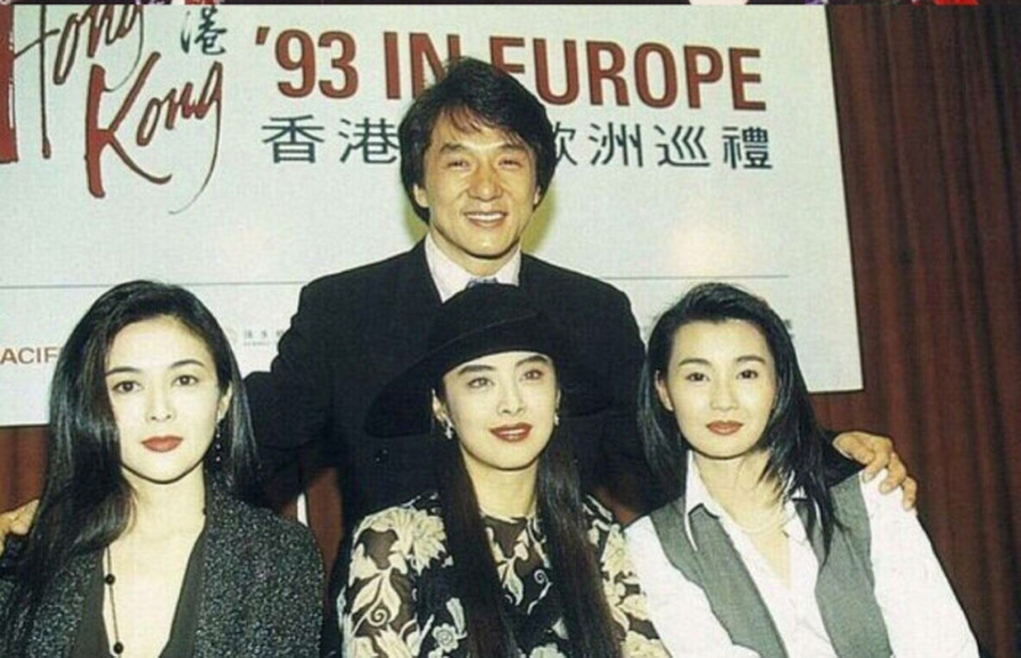 1992年,成龙带着王祖贤去喝酒,庆祝电影杀青,王祖贤在赌场被黑社会