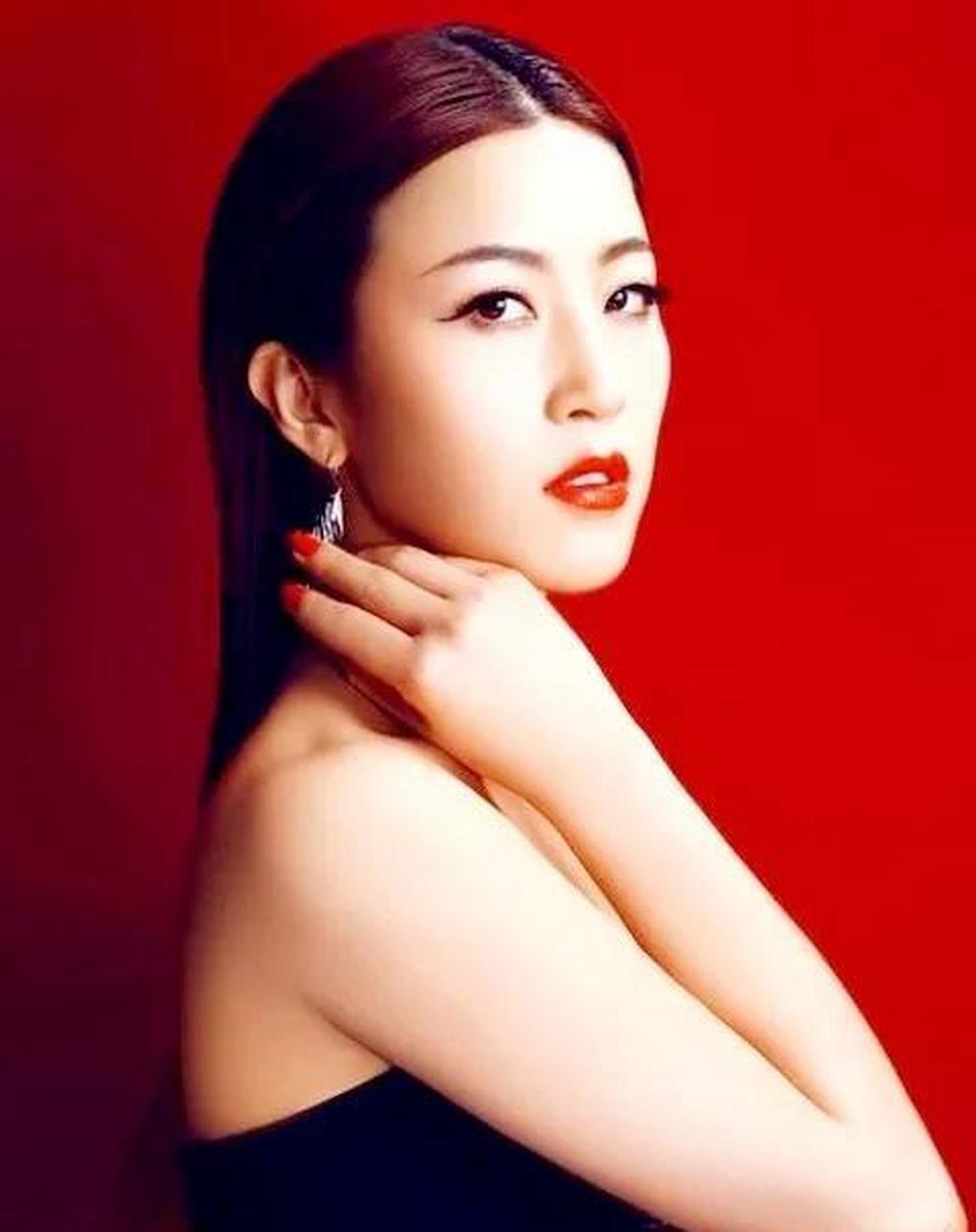 陕西女歌手——郭涛 郭涛,大陆女 歌手 ,出生于 西安 ,曾参加2012年