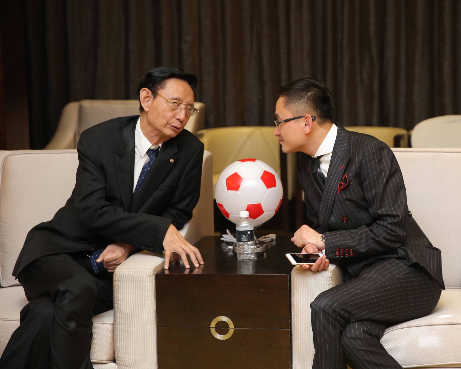 力帆汽车创始人选择让25岁孙女当接班人 尹安妮生于1995年,目前正在读