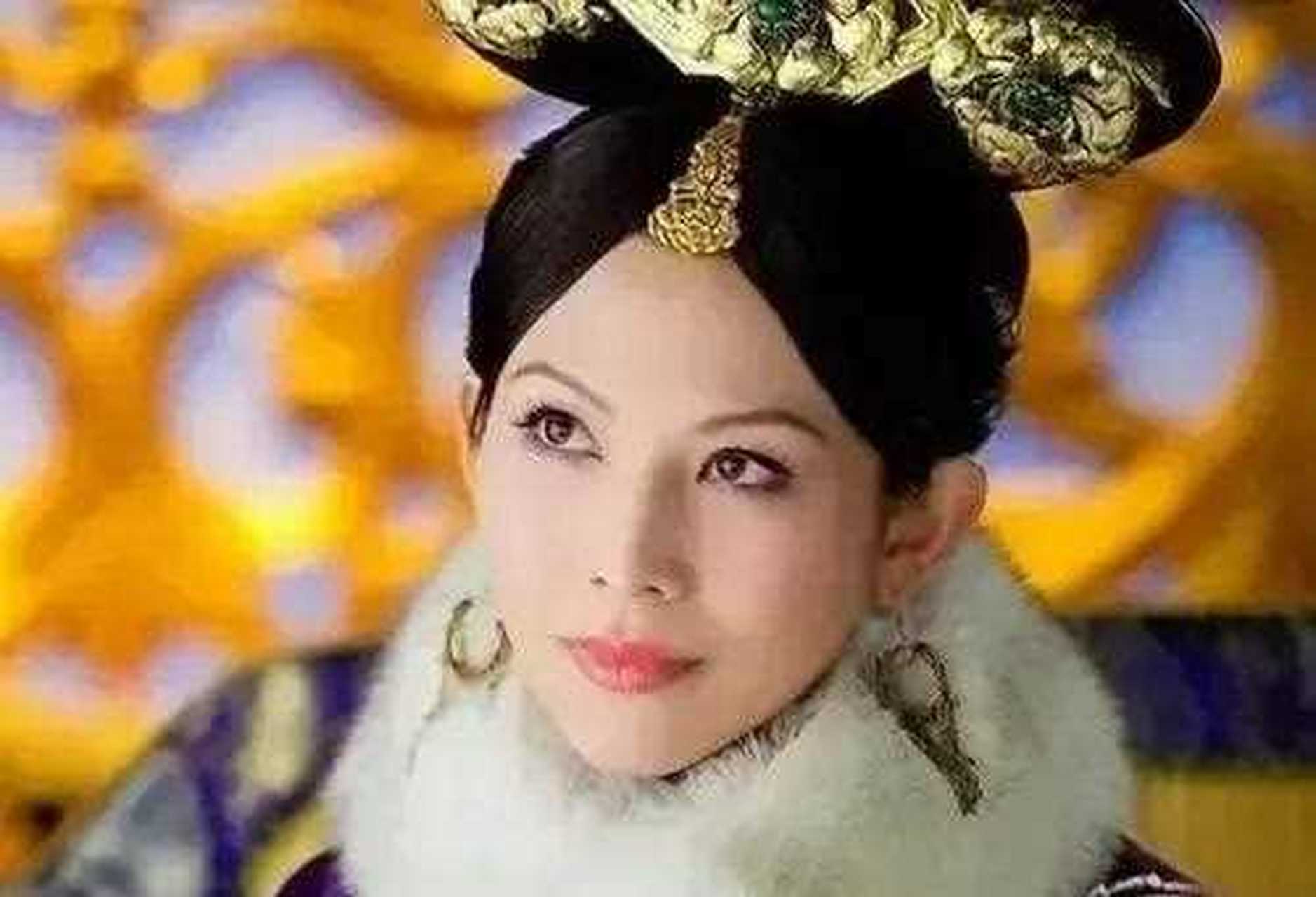 蔡少芬上节目要做游戏,打电话给蒋欣让她说出"我请你吃饭"这句话,电话