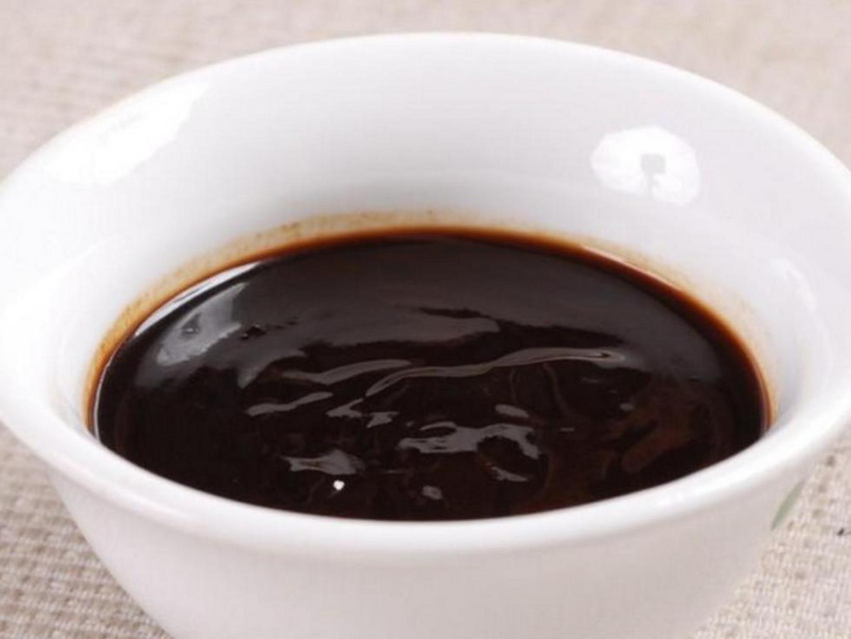 保定面酱始于清朝康熙年间,它是用优质的面粉酿造而成,其质稠味甜