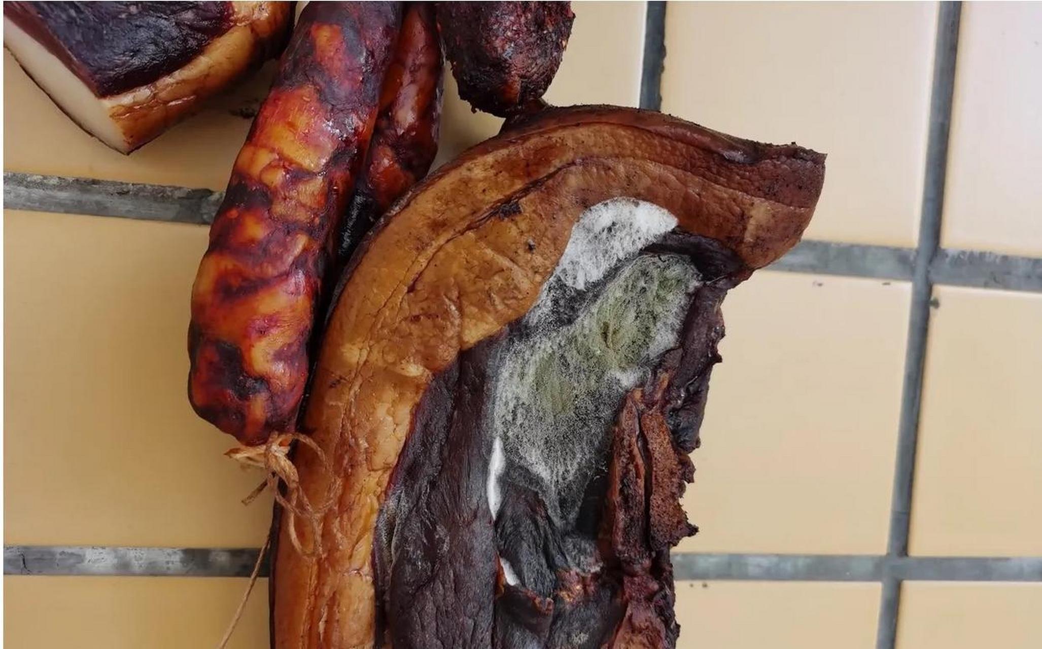 同事送的腊肉,发霉了可以扔了吗?