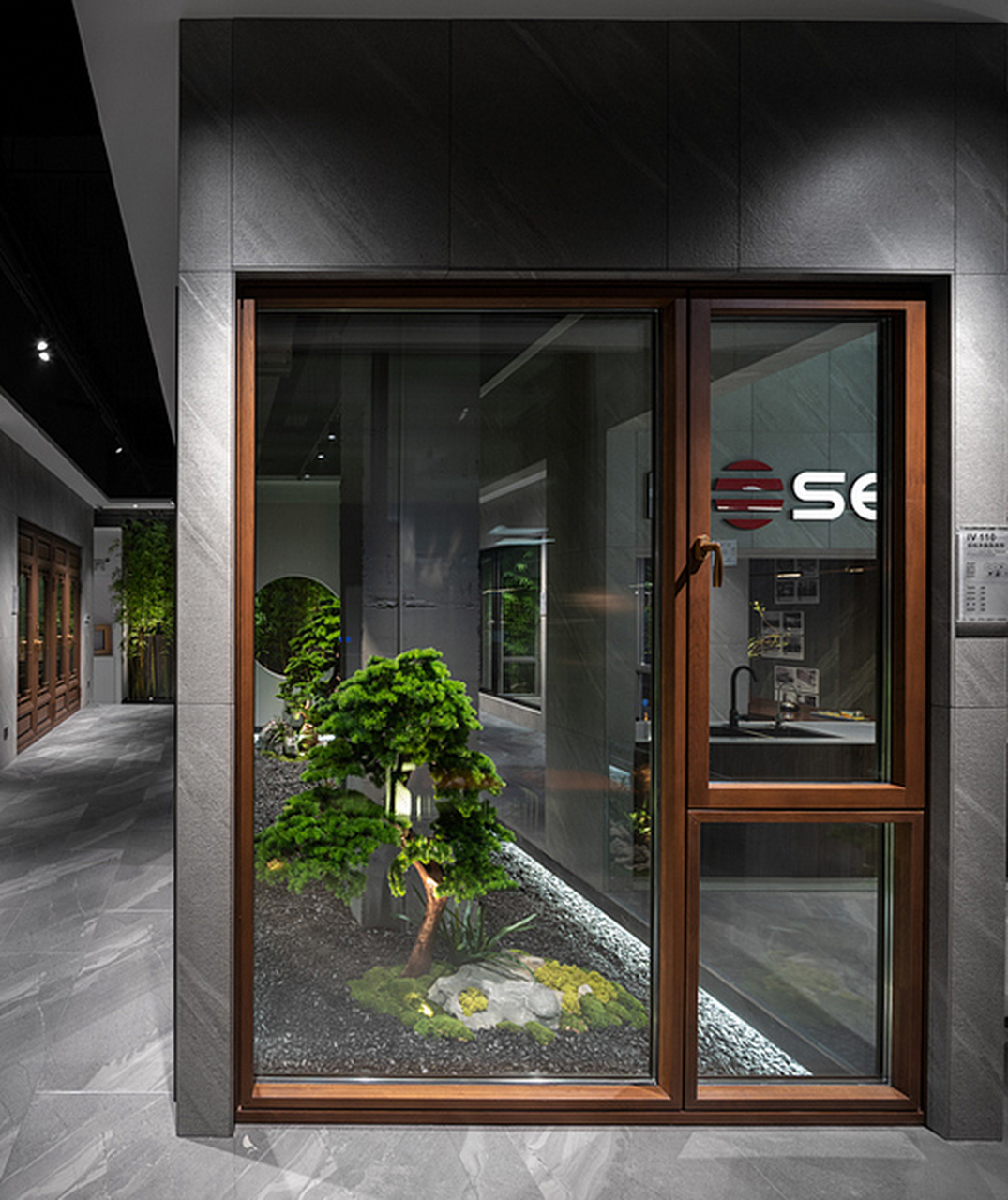 墨瑟门窗的木系统门窗是市场上的一款高端产品,其独特的卖点使得它在