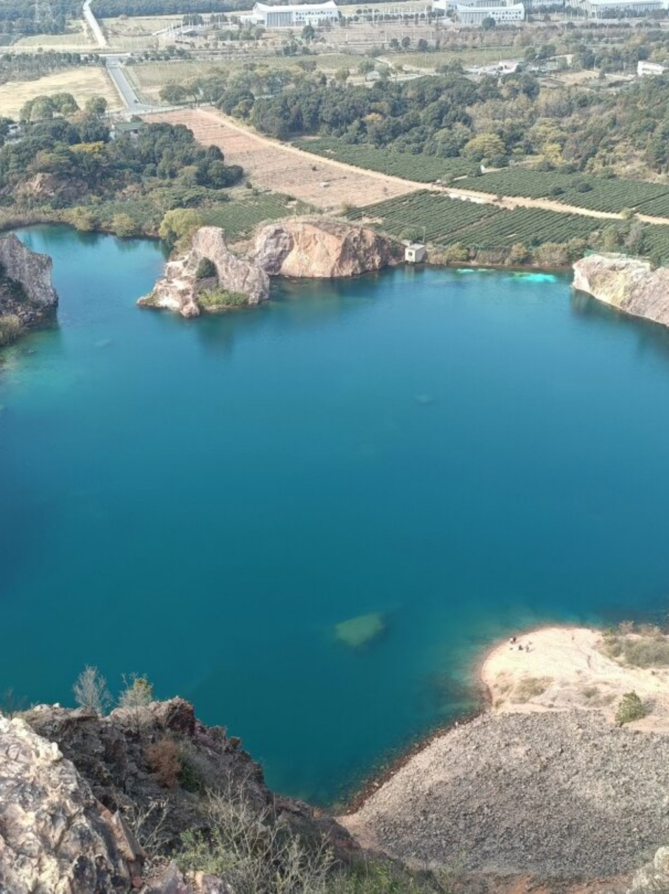 苏州翡翠湖  苏州翡翠湖是一个非常美丽的人工湖,位于苏州市工业园区