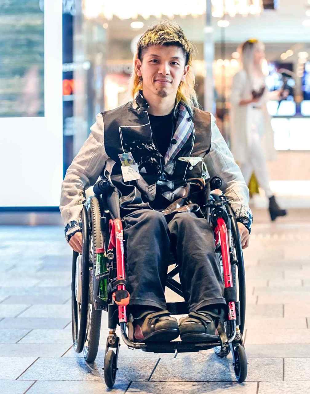 日本轮椅时尚博主 keita tokunaga 徳永啓太,1987 年出生于爱媛县,因