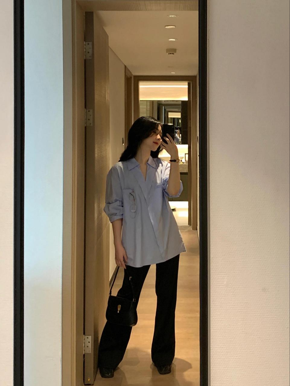 衬衫扎进裤子 显高显瘦比例一级棒 自然放下更加松弛慵懒 搭配同色系