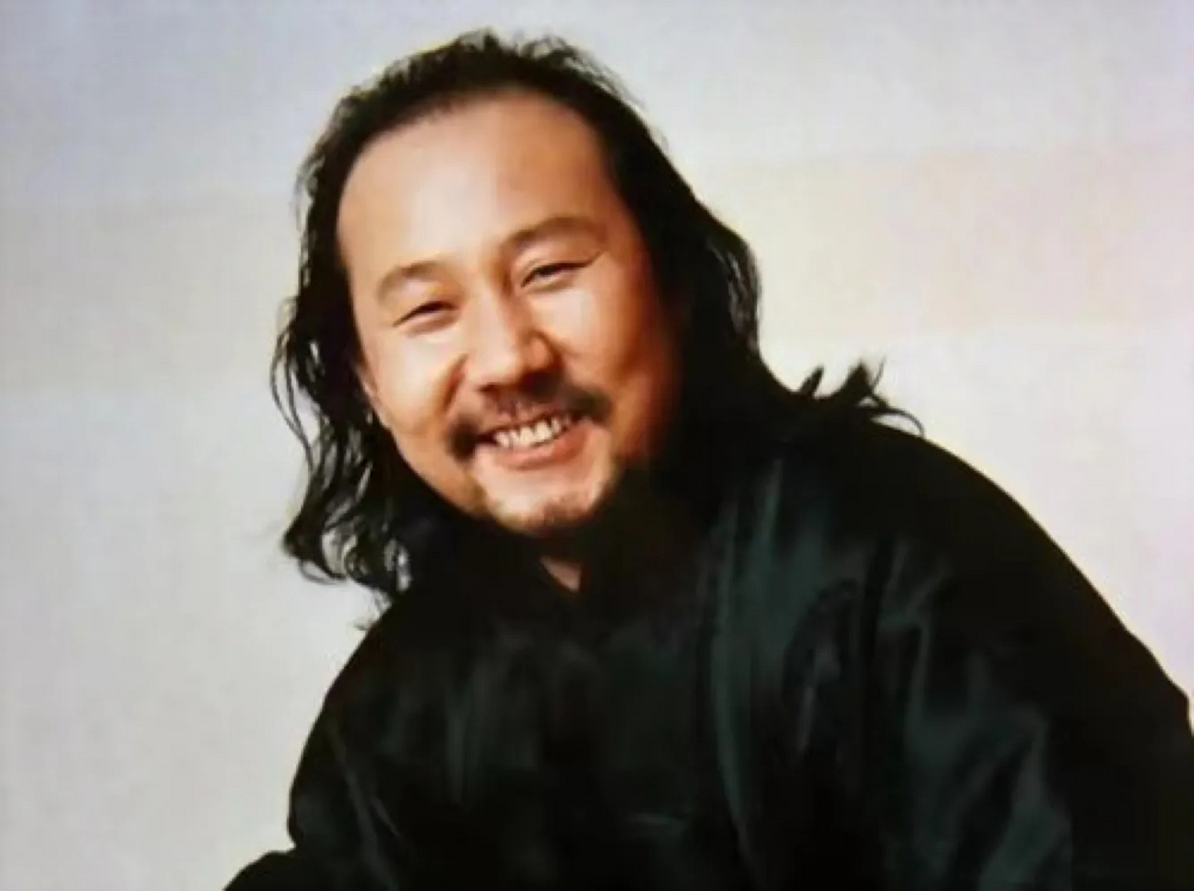 腾格尔和年轻时判若两人啊,满屏大长腿190即视感,颜值一点不输小鲜肉