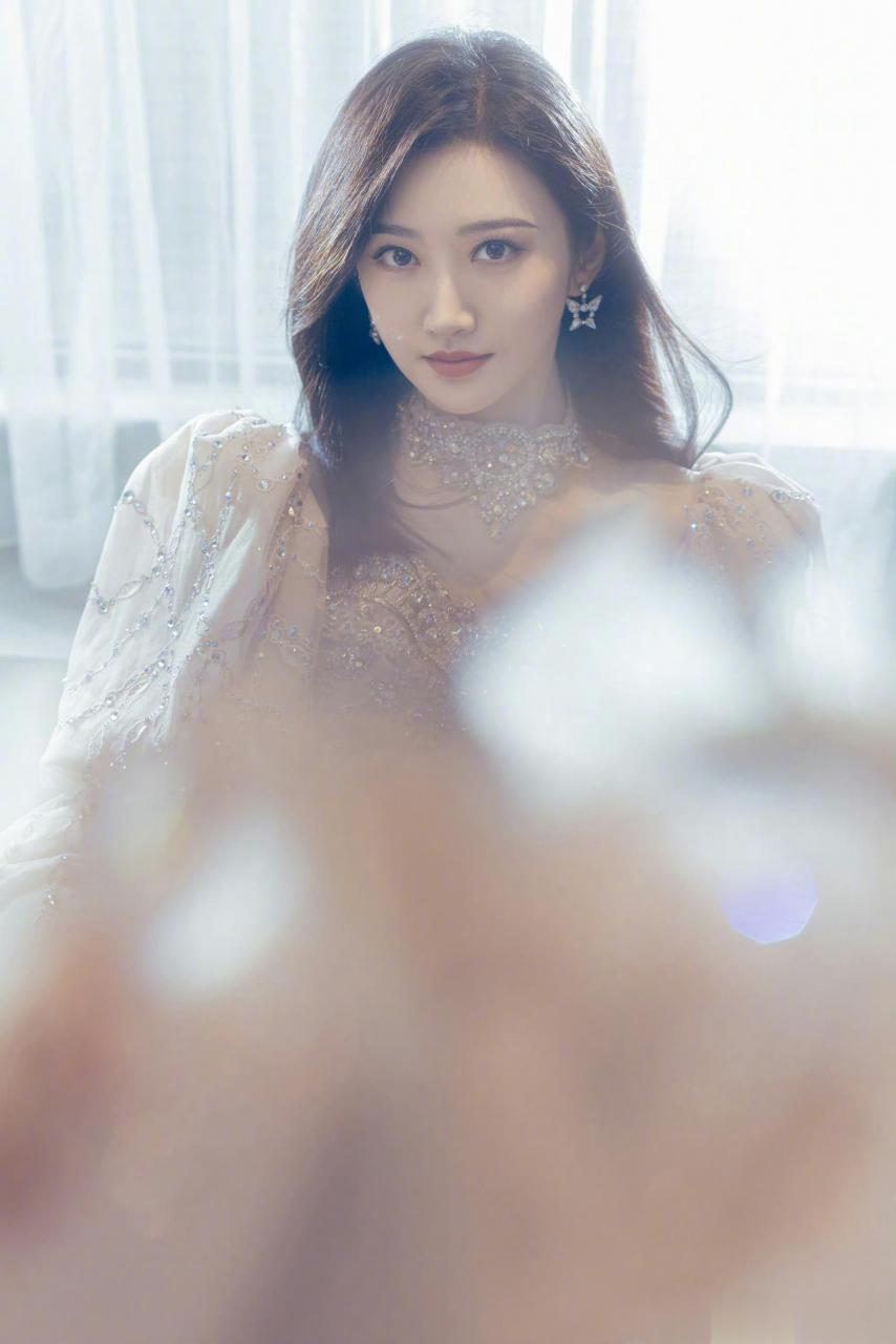 景甜泡泡袖公主裙 景甜泡泡袖公主裙,在发光的甜甜,好美好梦幻!