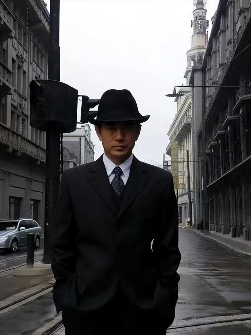 沈醉前往香港探亲时,被以小女孩当面问,为何用竹签刺江姐?