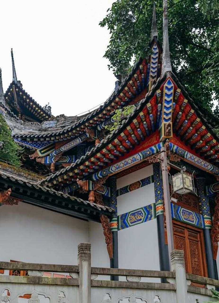 关岳庙原址位于重庆渝中区较场口,始建于明神宗年间(距今400多年),原