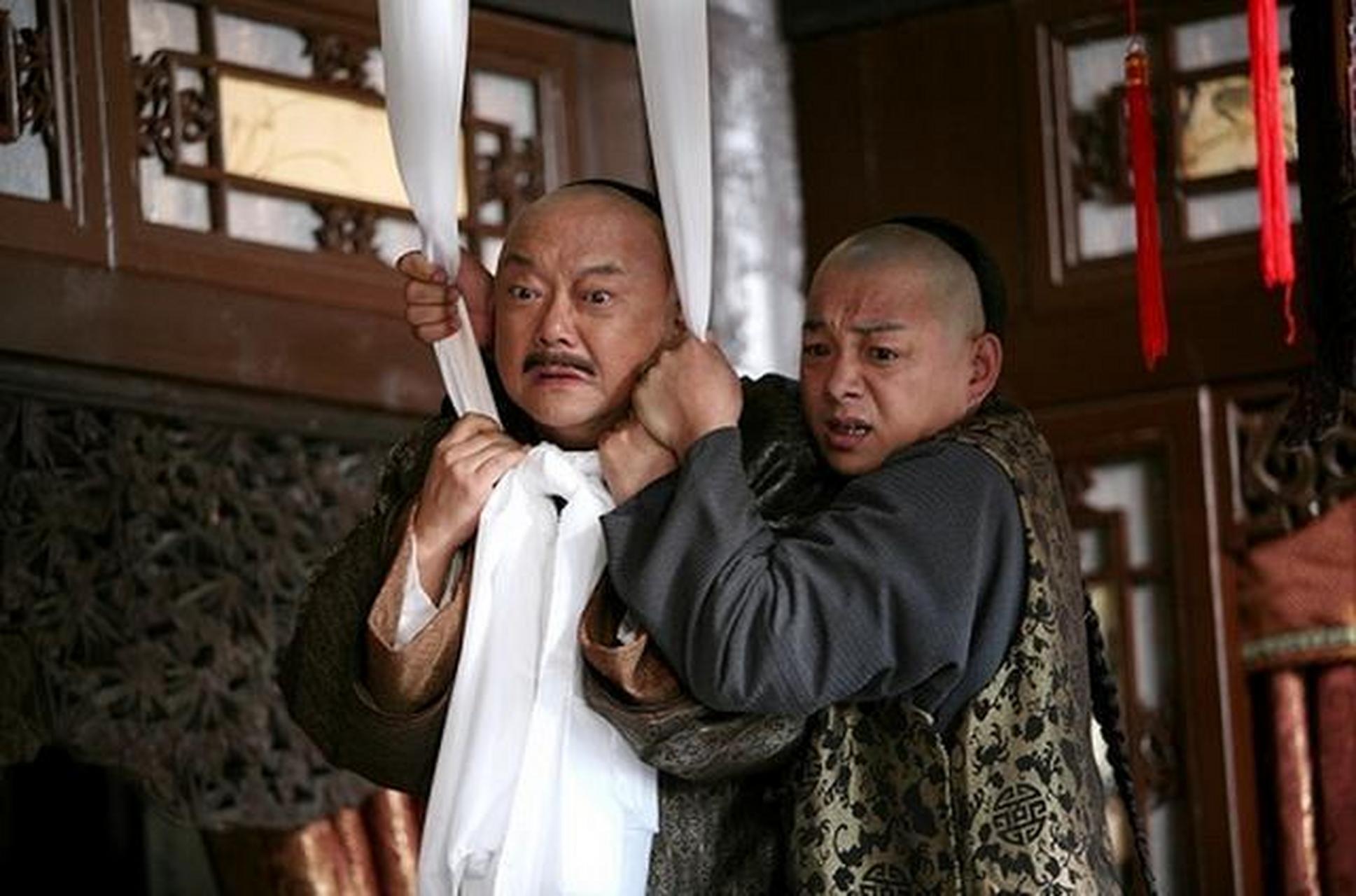 身亡,从网传的图片看,女子似乎去意已决,仪态从容,但男子似乎产生悔意