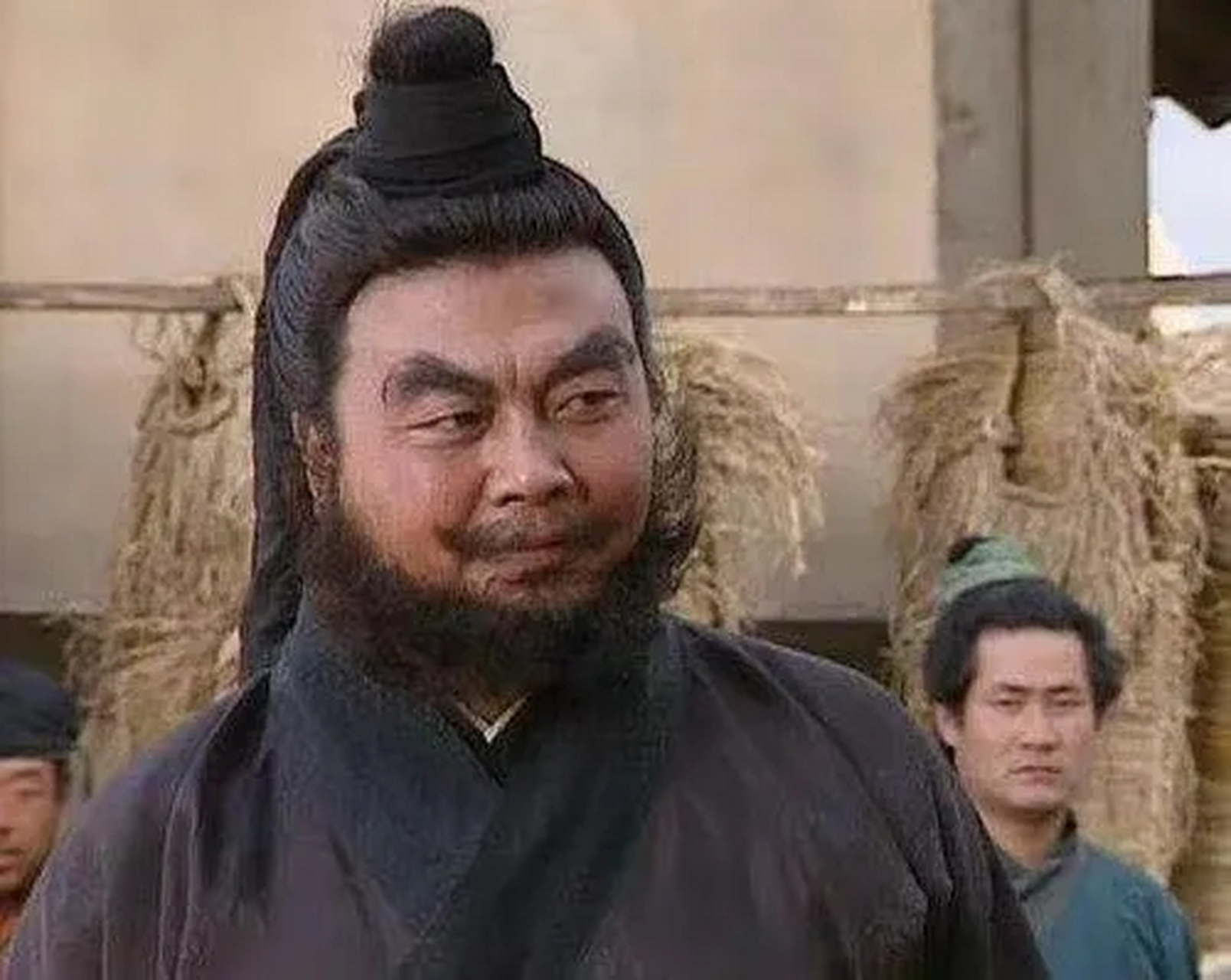 那日,张飞回到肉铺,问媳妇:"肉呢,哪去了?