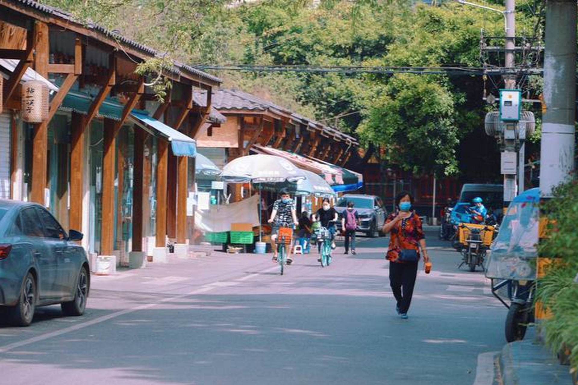 成都玉林路,是成都的初代网红老街,也是被一首歌曲二次带红的地方