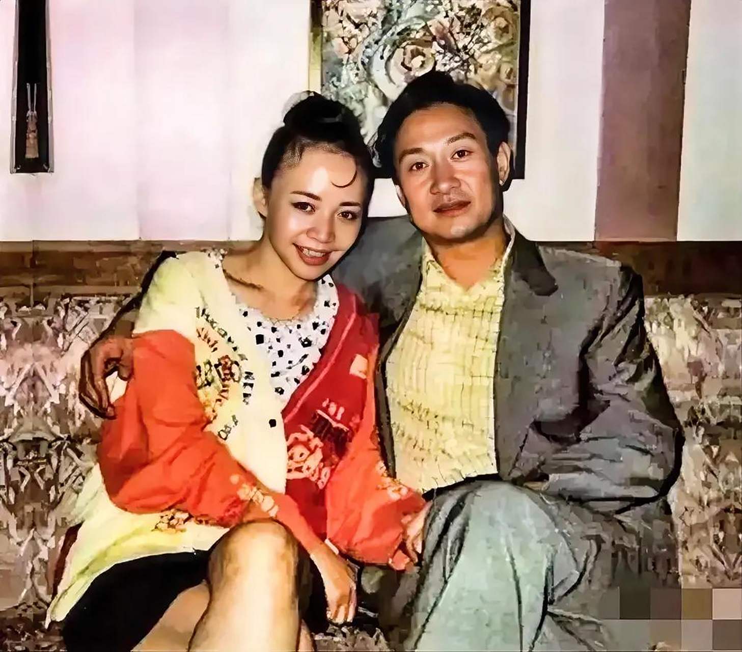 1997年,宋丹丹与现任丈夫赵玉吉的一张合影中,他们如同天造地设的一对