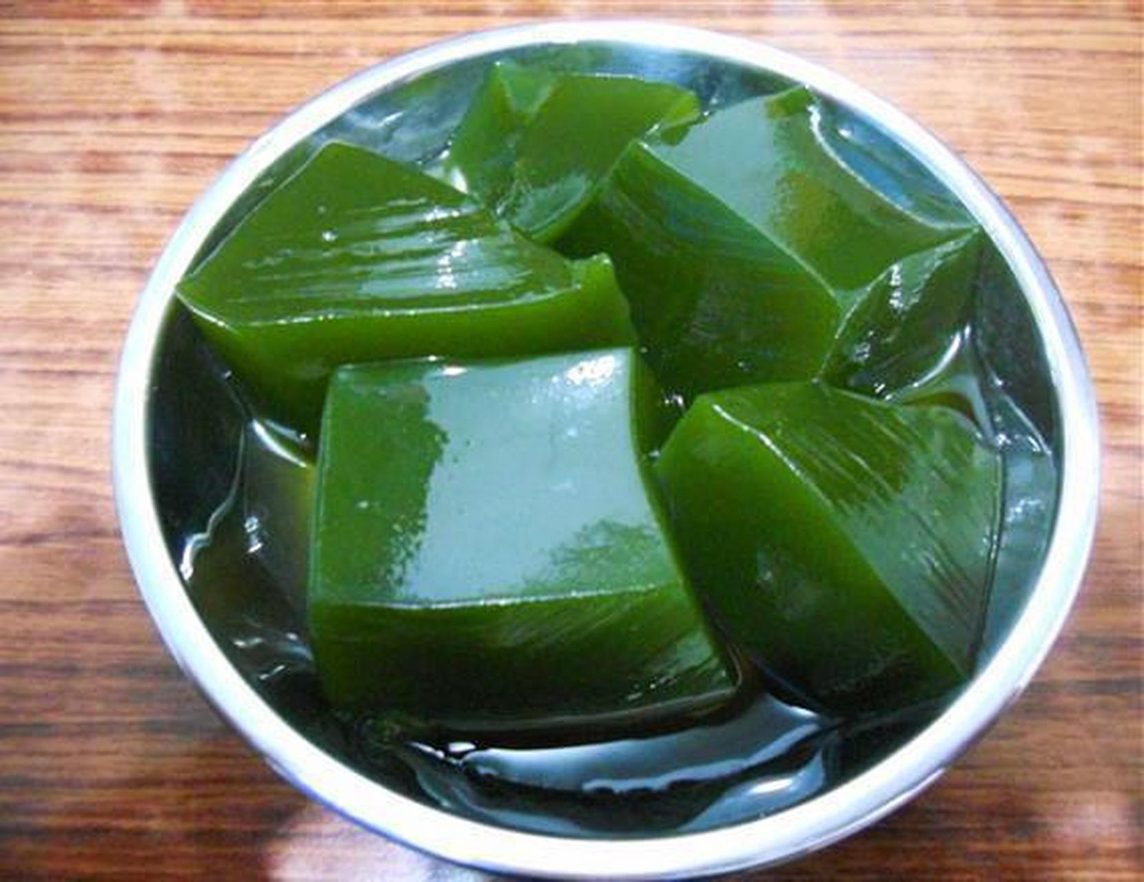 襄阳保康神豆腐,"神豆腐"含有大量的果胶,蛋白质,纤维素,叶绿素和维生