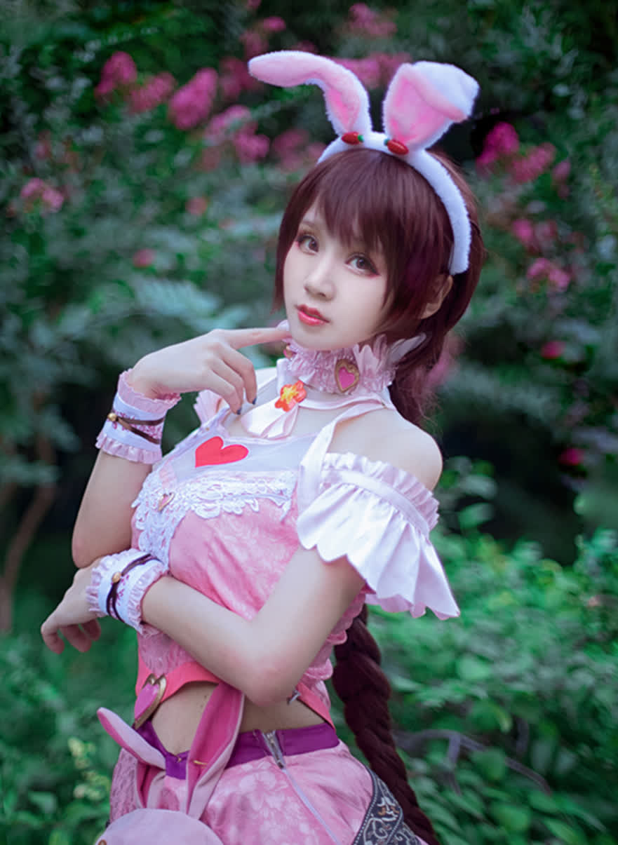 我叫小舞,跳舞的. 我的武魂是一只兔子,一只非常可爱的小白兔. 你呢?