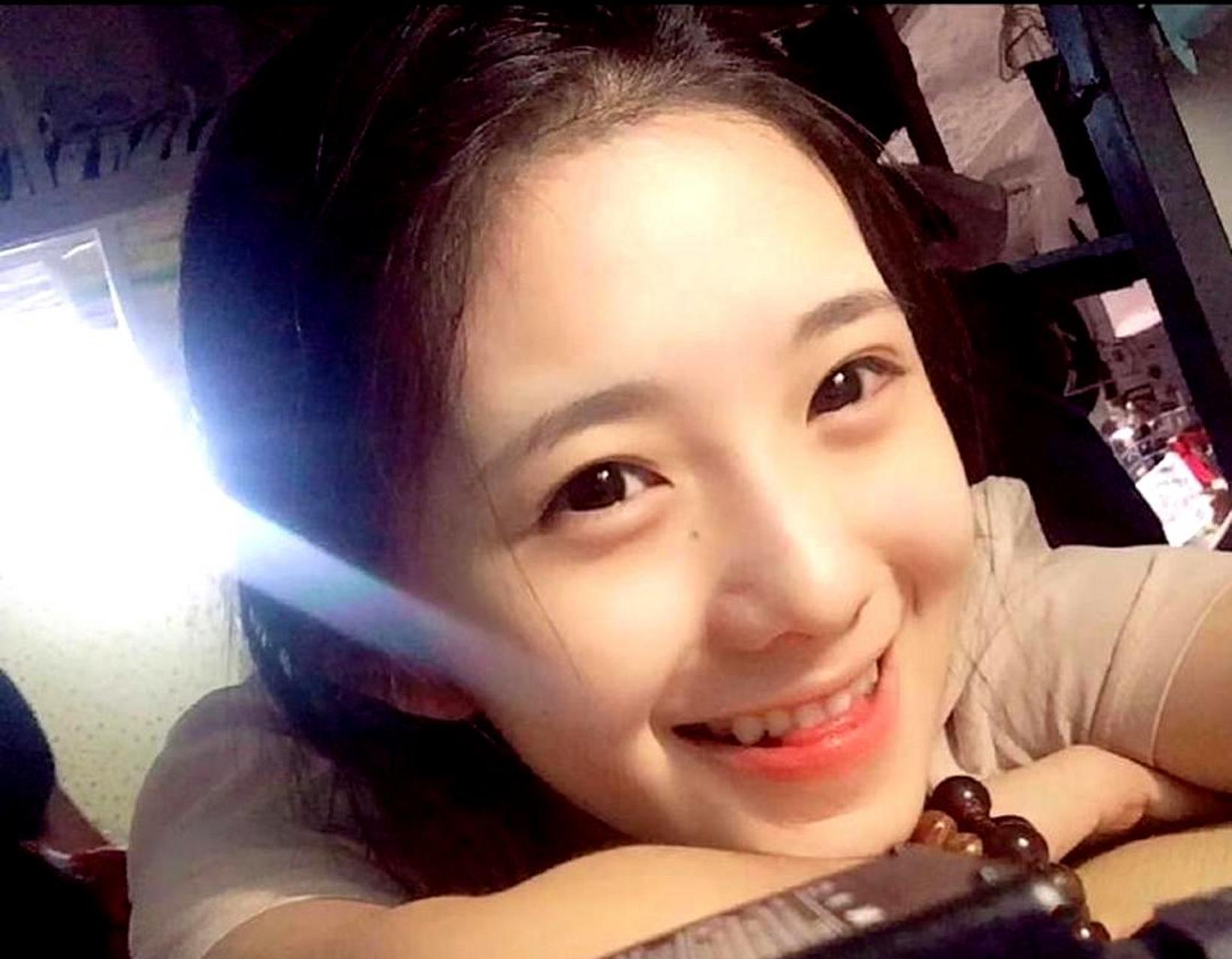 刘浩存小时候非常可爱,像个奶呼呼的小宝宝.