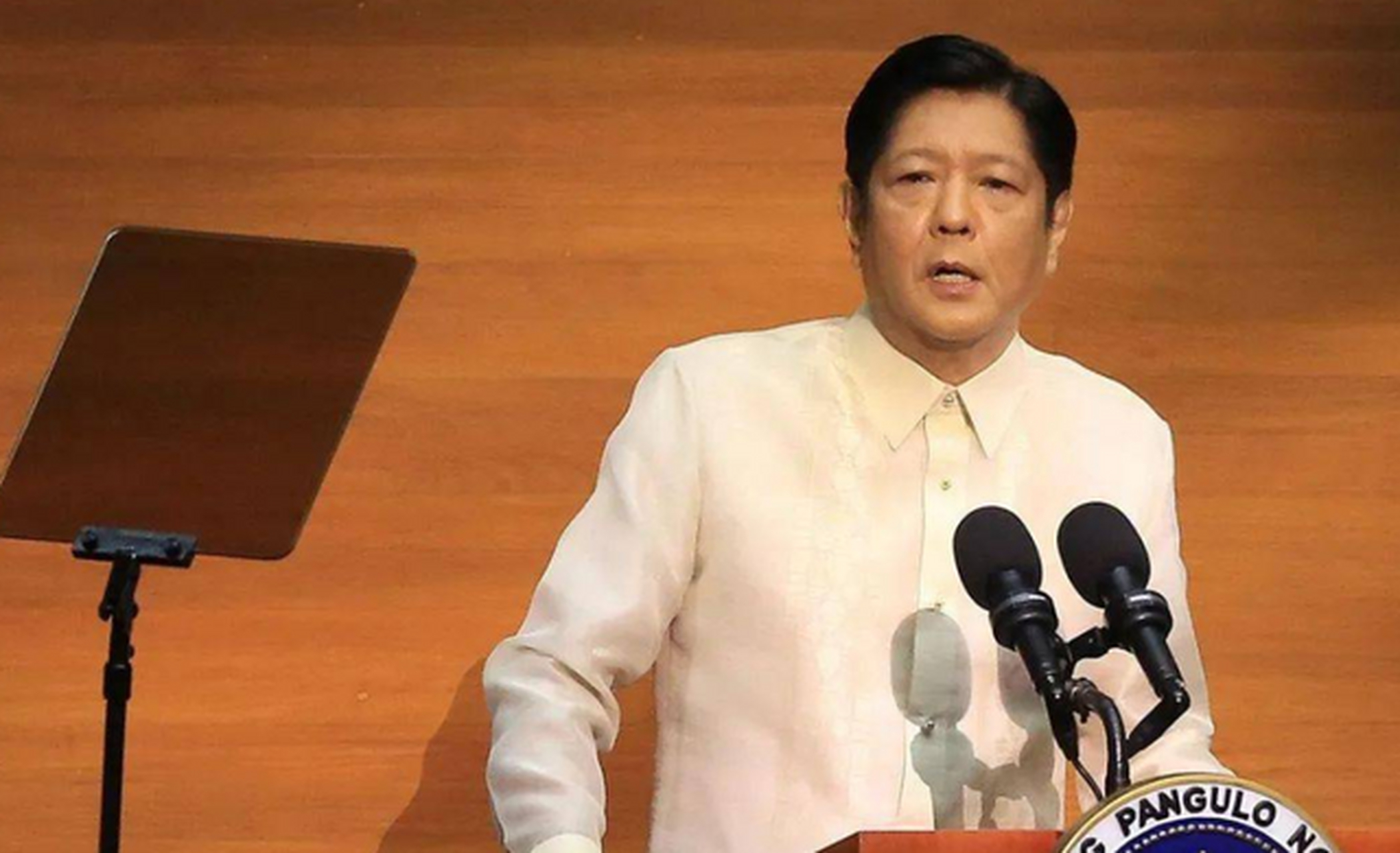 近日,南海传来四个消息: 第一个消息: 菲律宾扬言要在黄岩岛举行升旗