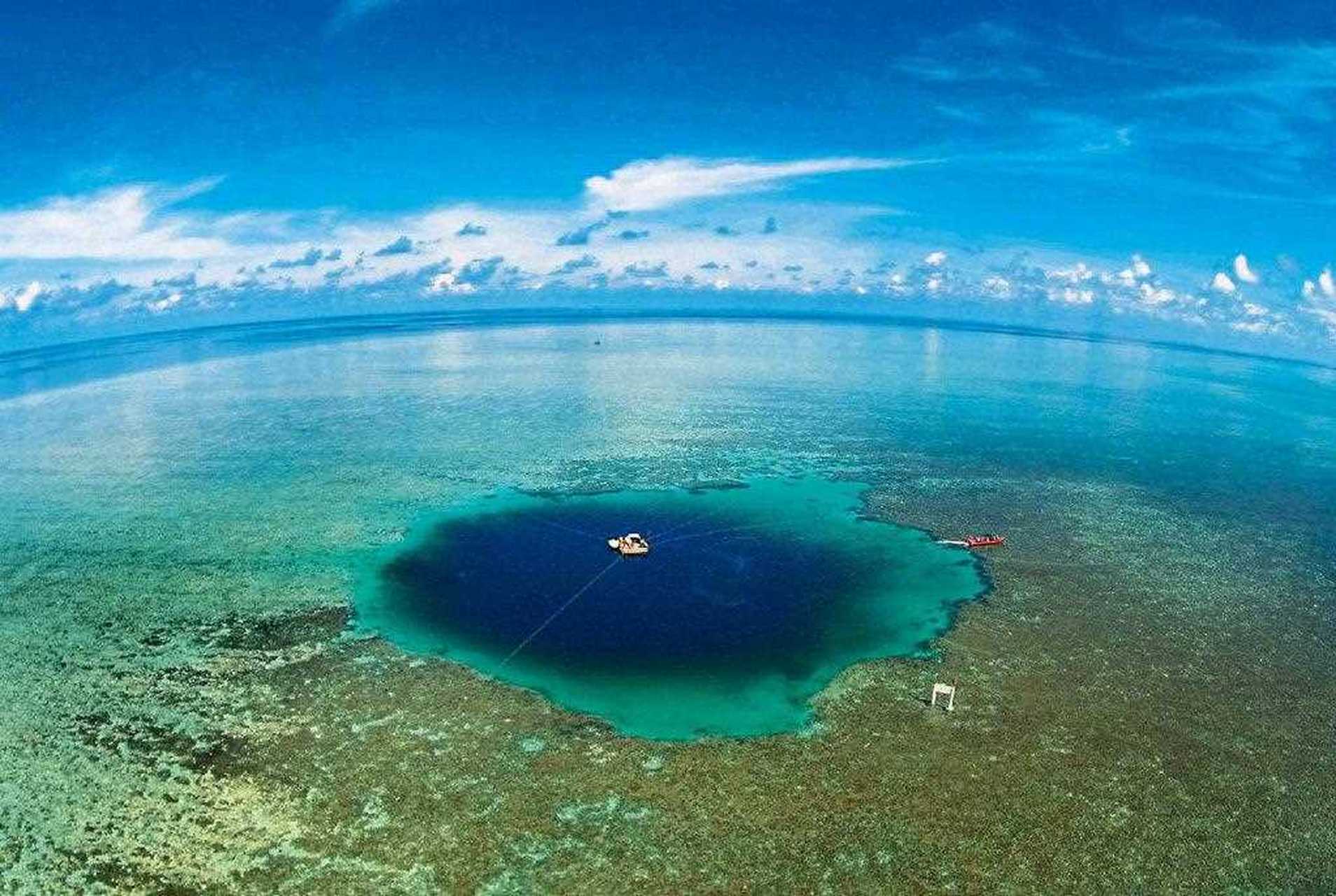 三沙永乐龙洞,世界上最深的海洋蓝洞,其深度达到了3米.从地球科学角度